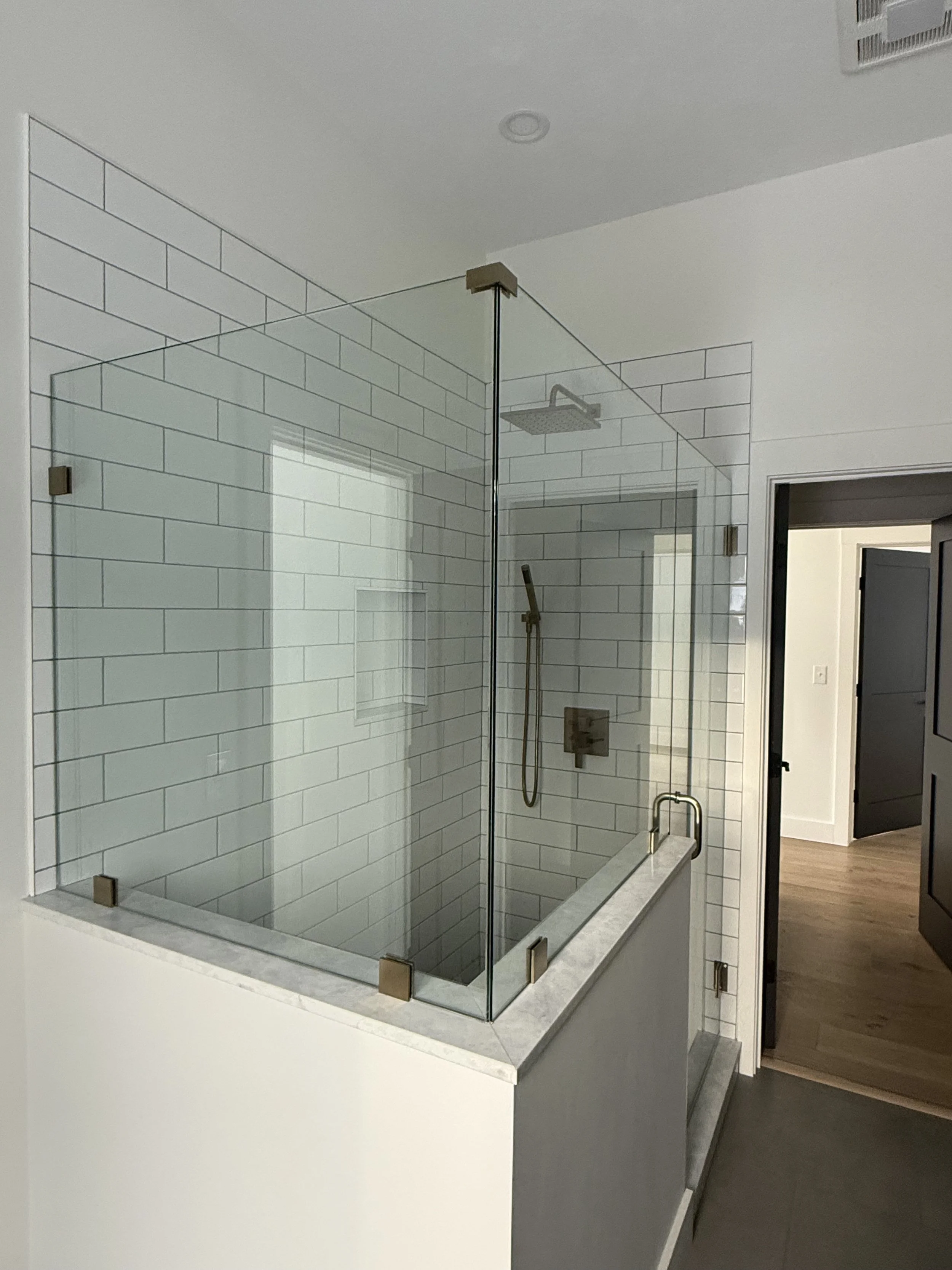 ShowerDoor_SidePanel_3.jpg