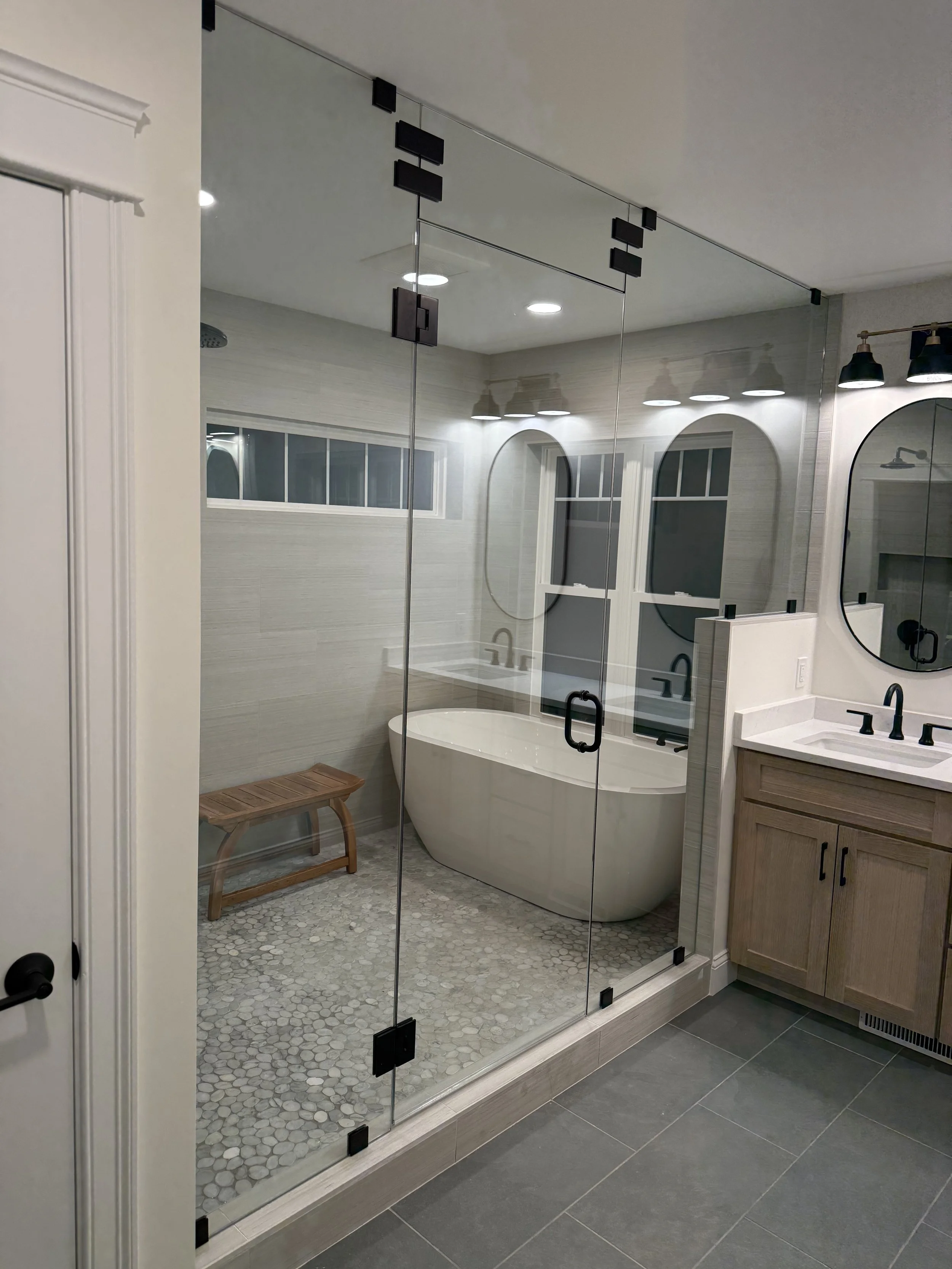 ShowerWall_WithDoor_1.jpg