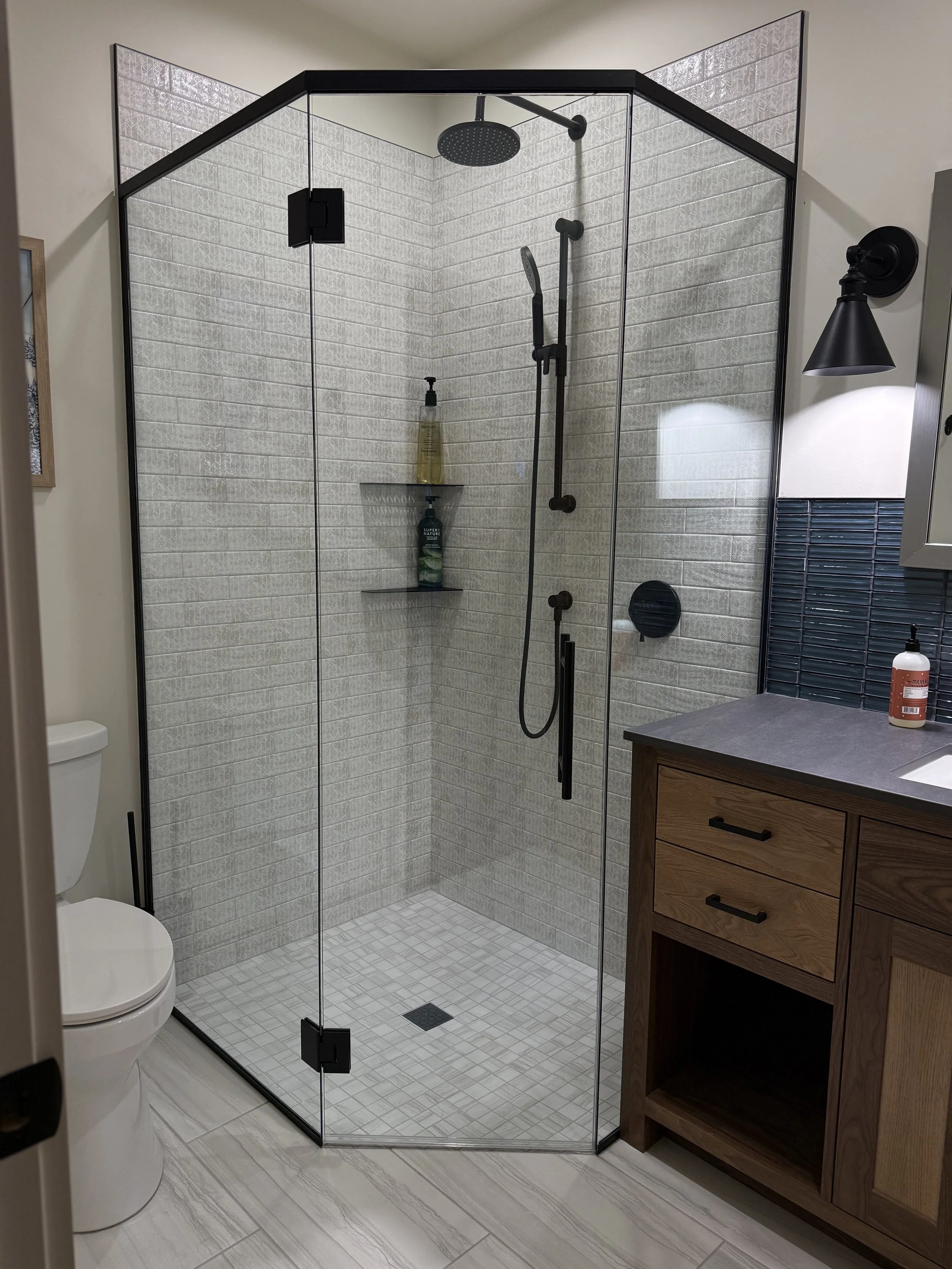 ShowerDoor_DoubleSidePanel_3.jpg