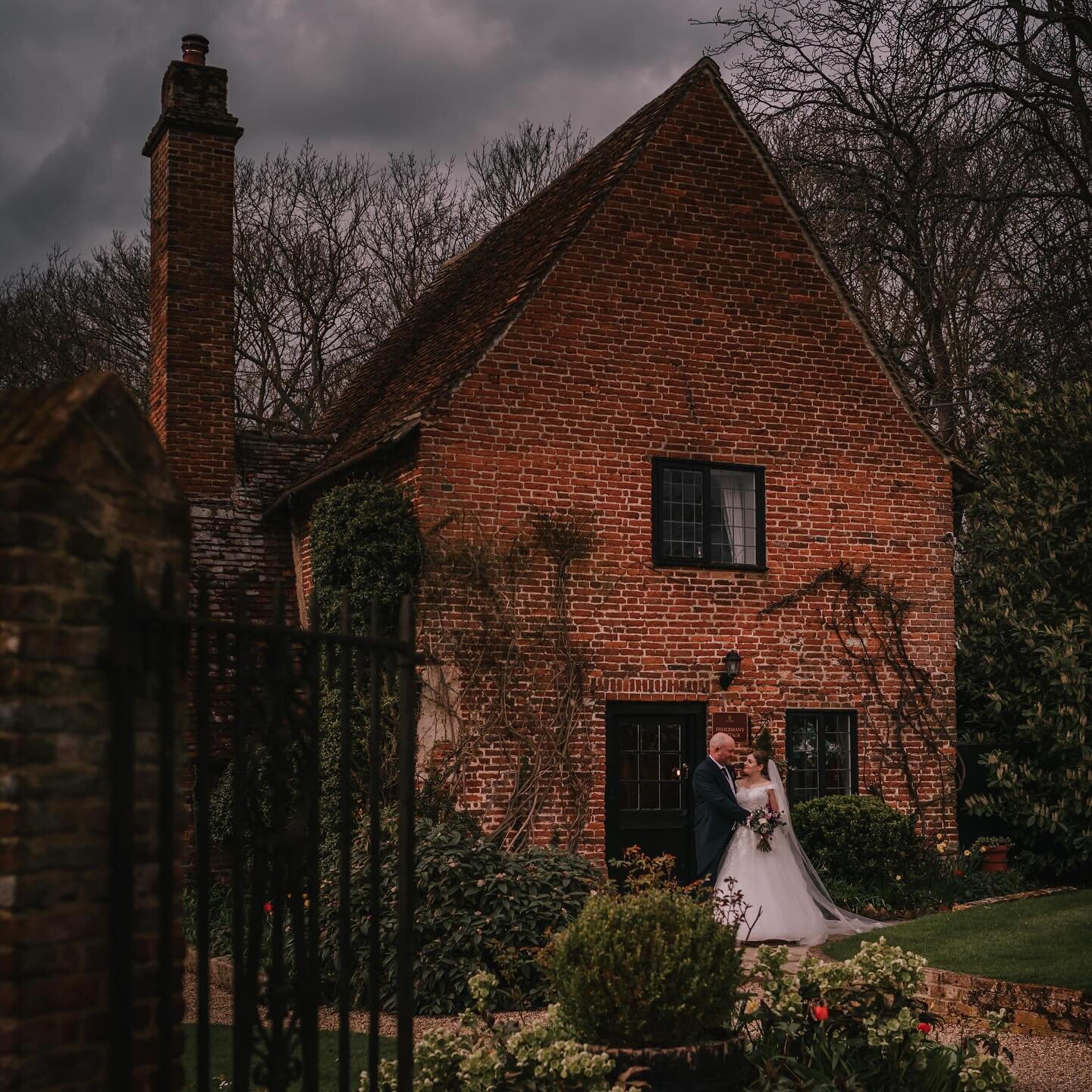 A few snaps from Monday&rsquo;s wedding at @leezprioryweddingvenue 📸 

A cold but lovely spring day for H &amp; L 🖤

SUPPLIERS: 
@leezprioryweddingvenue 
@a_whitewedding 
@keriannrosshairandbeauty 

#essexwedding #springwedding #leezpriory #leezpri
