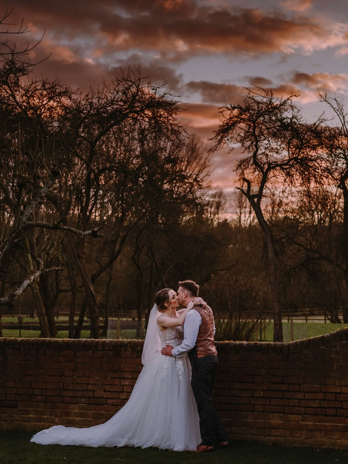 ⚡️ // KAY ✖️ ASH // ⚡️

Catching up on some of our favourite moments at Mulberry House this year! 🫶🏼

VENUE - @mulberryhousehotel 
PHOTOGRAPHER - @fraserparryphotography 
FLORIST - @tj_designer_weddings 
MUA - @flawlessfacesessex 
HAIR - @meganbast