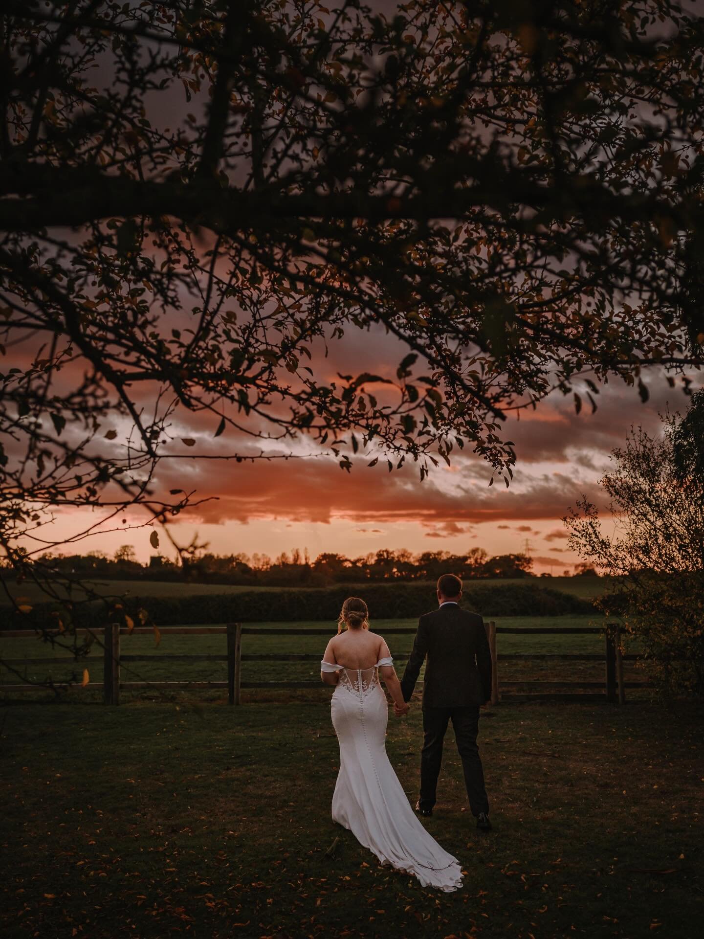 ⚡️ // CLARE ✖️ JOE // ⚡️

Delivered this beautiful gallery over the weekend and what a blast it was to edit, just look at that sunset 🔥

VENUE - @millingbarn 
PHOTOGRAPHER - @fraserparryphotography 
CONTENT CREATOR - @momentstomemoriescontent 
FLORI
