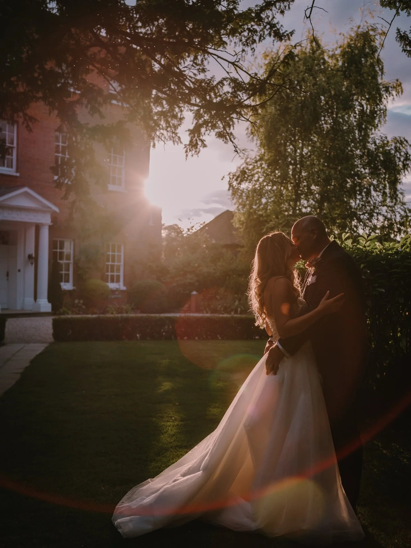 10 of you lovely couples are secured bookings at @mulberryhousehotel next year and I can&rsquo;t wait 🙌🏼

This shot was K&amp;M&rsquo;s big day, with a fab team: 
@fraserparryphotography 
@mulberryhousehotel 
@daisymaysflorist @lacharlemagne.makeup