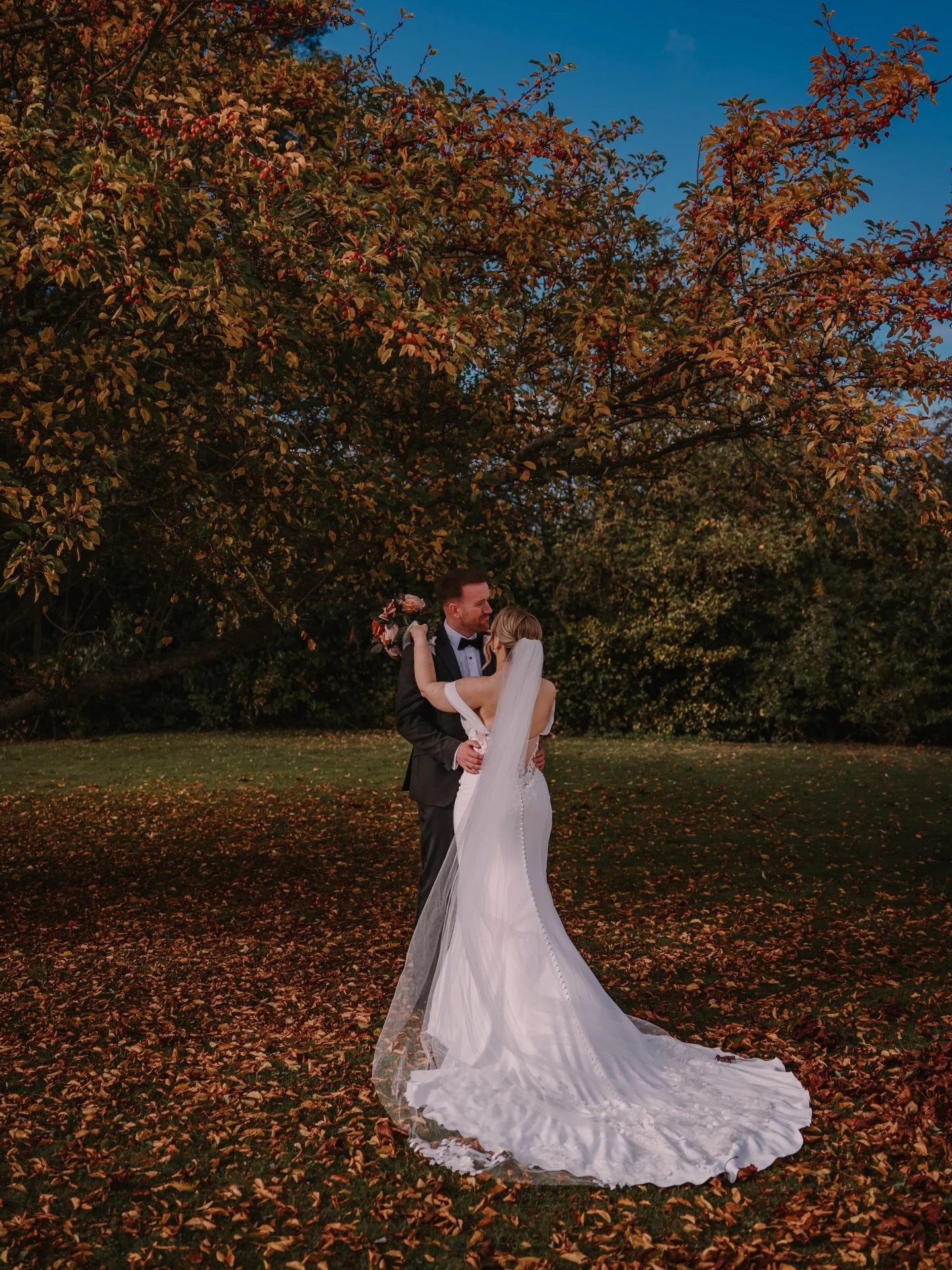 ⚡️ // CLARE ✖️ JOE // ⚡️

VENUE - @millingbarn 
PHOTOGRAPHER - @fraserparryphotography 
CONTENT CREATOR - @momentstomemoriescontent 
FLORIST - @victoriaplusclaire 
MUA - @rachelwhitemakeup 
HAIR - @hairbyfom 
DJ - @so_discos 
CAKE - @dreambig.dreamca