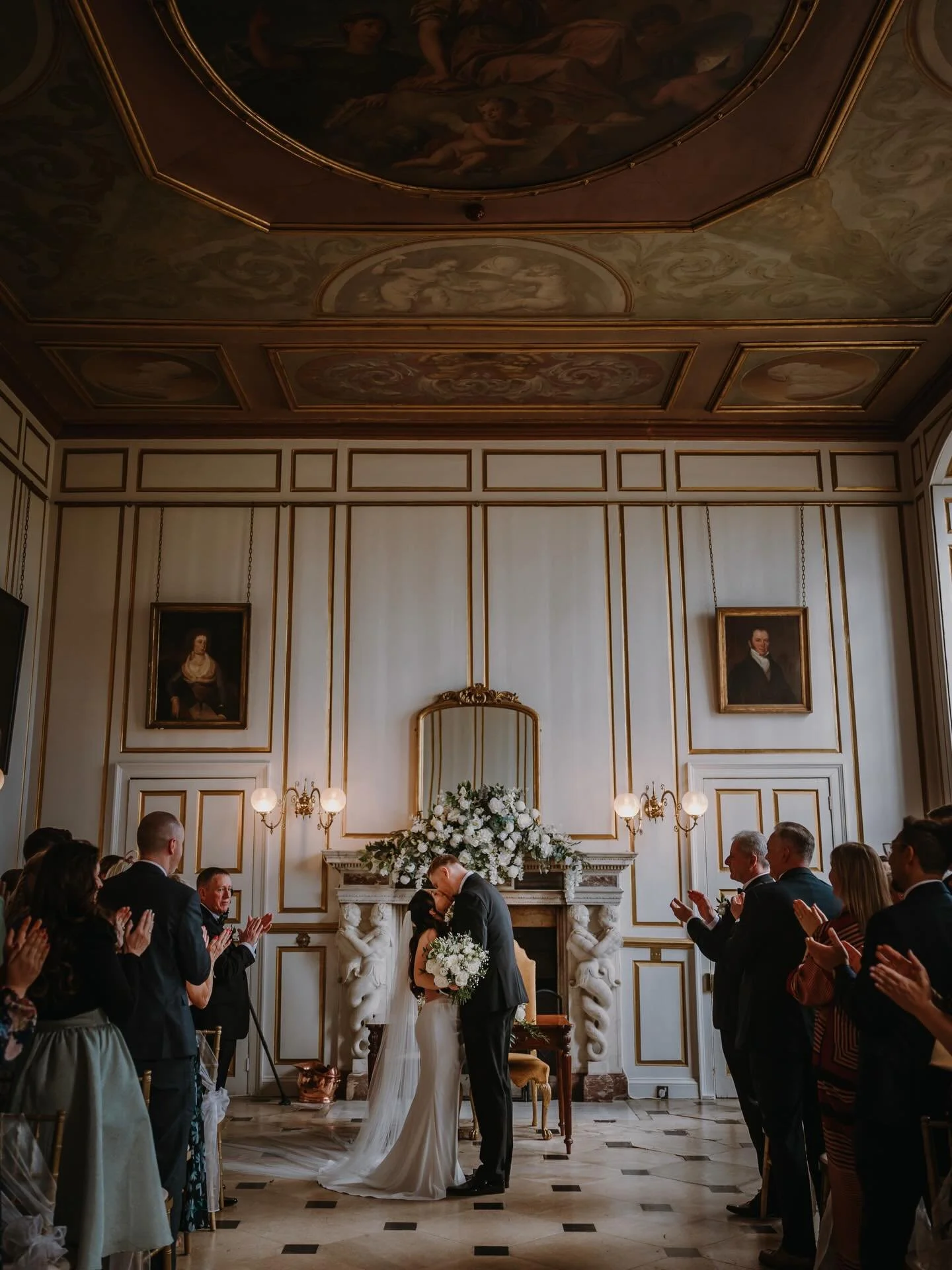 ⚡️ // BECKY ✖️ SAM // ⚡️

This was Gosfield in all its glory 😮&zwj;💨

VENUE - @gosfieldhallweddingvenue 
PHOTOGRAPHER - @fraserparryphotography 
VIDEO - @dj_lloyd_media 
FLORIST - @cherubsflorists 
HMUA - @bridalbelles 
CAKE - @snicky_snacky_snoo 
