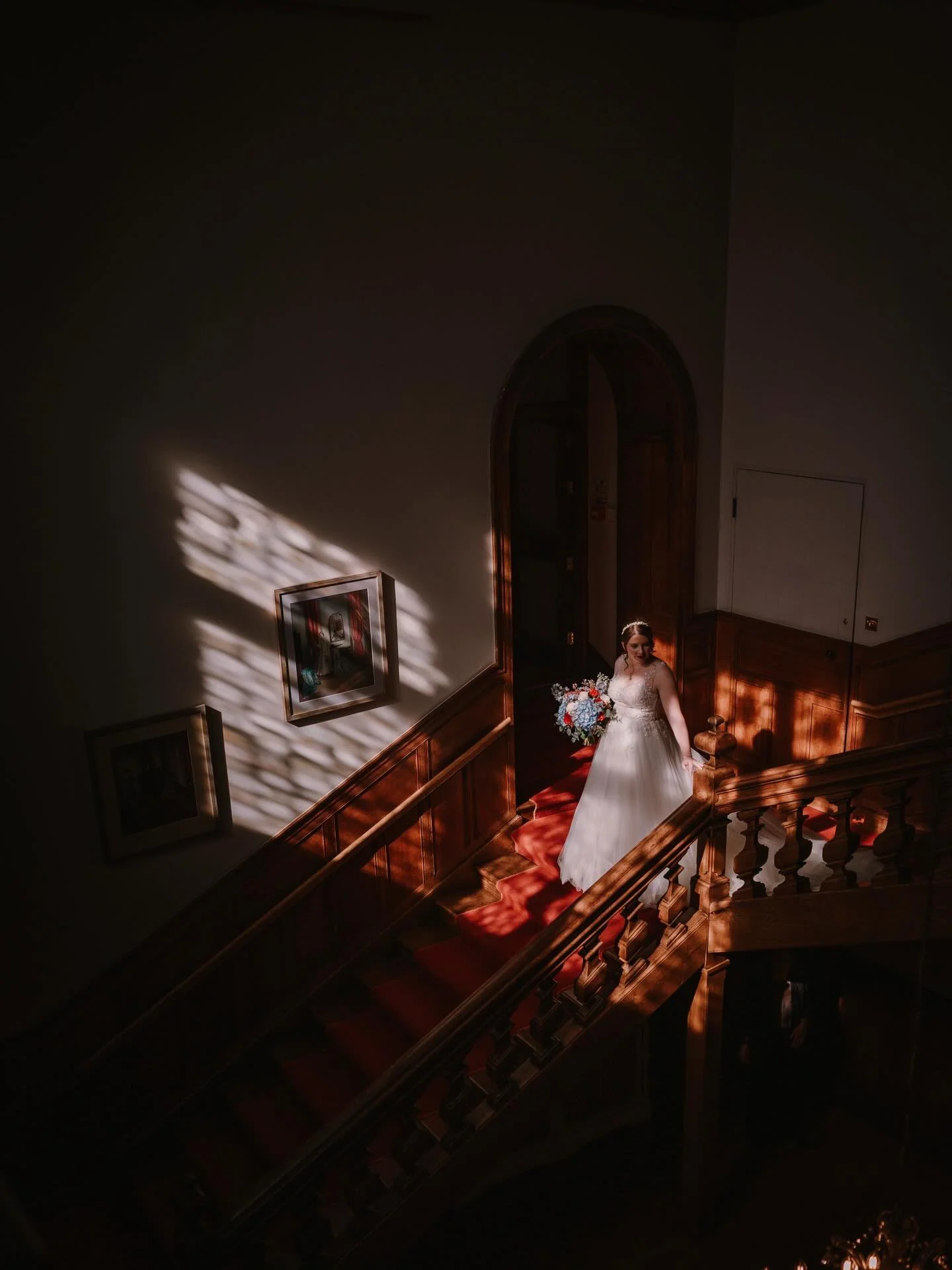 ⚡️ // JESS ✖️ DAMIANO // ⚡️

The light was uuunnnnnrreeaaaaal 😮&zwj;💨 more of this in 2026 please 🙏🏼

VENUE - @holmewoodhall 
PHOTOGRAPHER - @fraserparryphotography 
FLORIST - @stephanierose.florist.hitchin 
HMUA - @lipstickandhairpins 
DRESS - @