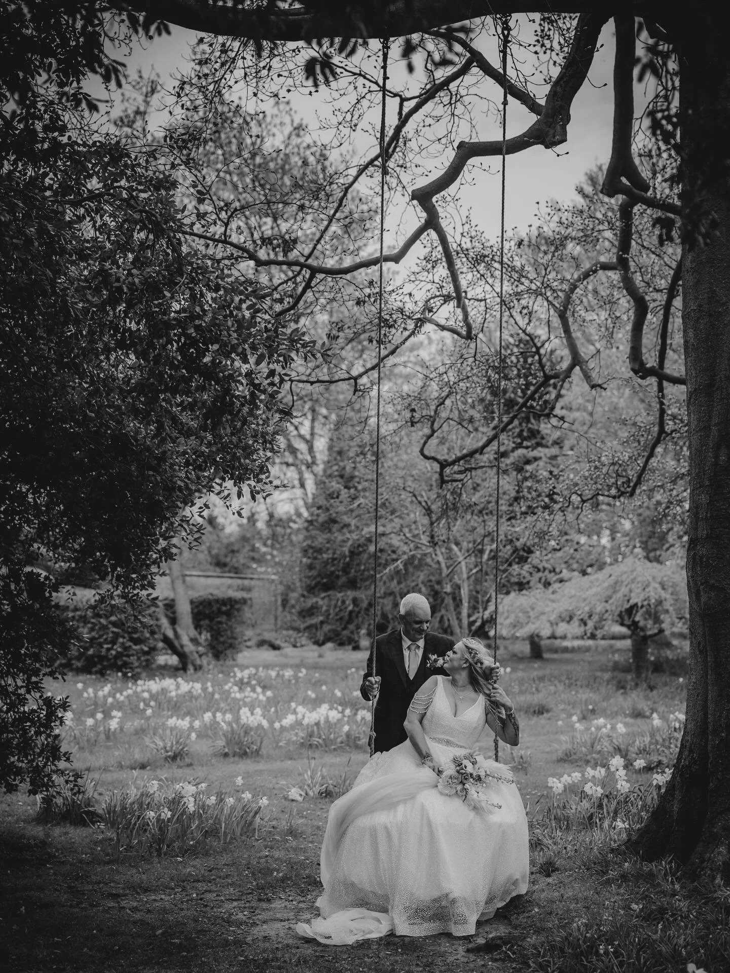 ⚡️ // SALLY ✖️ MIKE // ⚡️

Just something about a black and white photo&hellip; that ceremony shot is 😮&zwj;💨

Sally &amp; Mike had the most amazing ceremony, filled with beautiful readings, some incredible personal vows and unreal live music to to