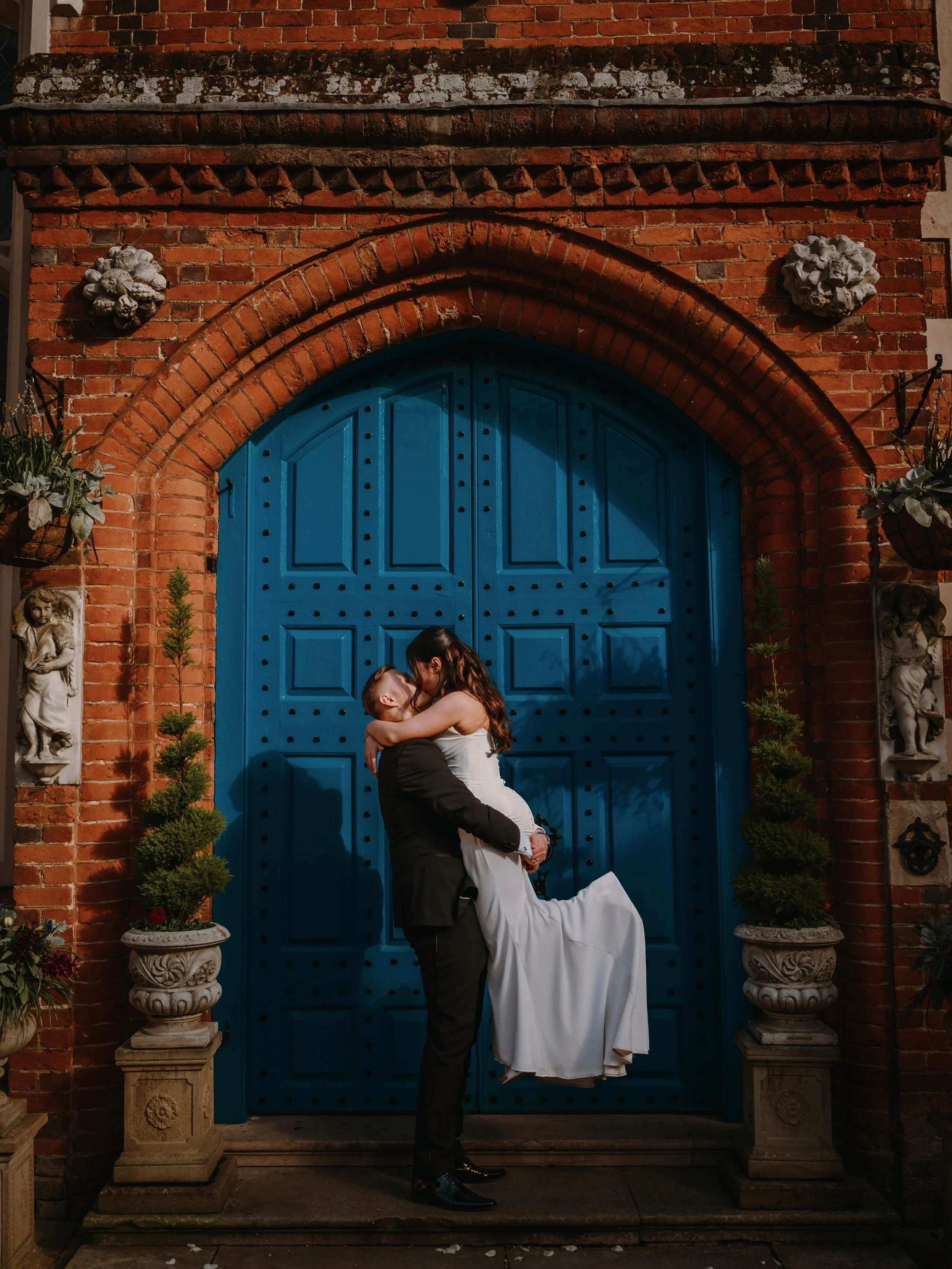 Delivery day never looked so good 😍 On Friday Becky &amp; Sam got their full gallery delivered, all of the shots were absolutely beaut! These guys made it so so easy 🙌🏼

VENUE - @gosfieldhallweddingvenue 
PHOTOGRAPHER - @fraserparryphotography 
VI