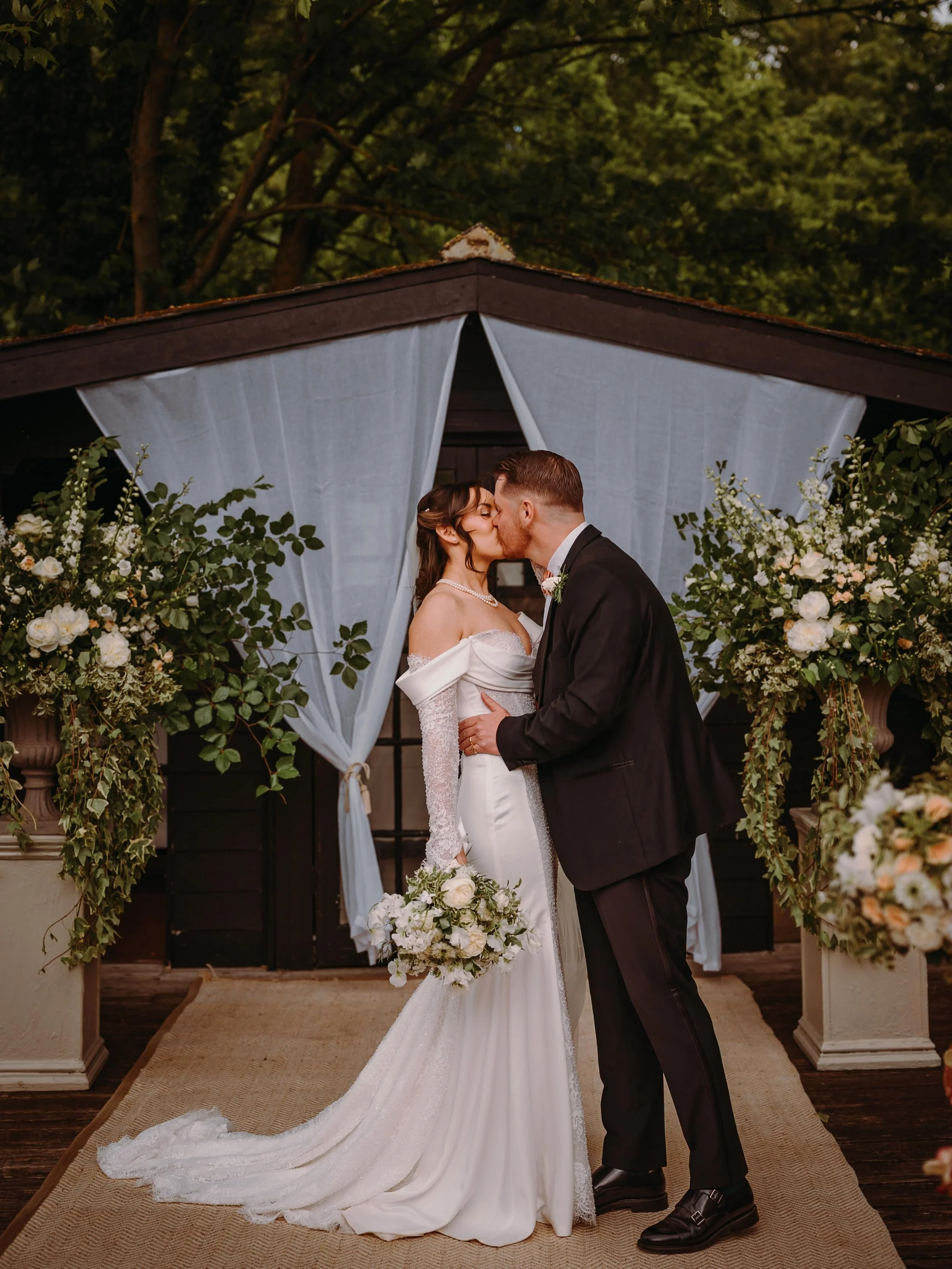 ⚡️ // LILLY ✖️ WILL // ⚡️

The day of all days! This wedding in Nowton was unreal - the most gorgeous ceremony under the trees, speeches which had me in absolute stitches and a party like no other&hellip; good job team!🙌🏼

PHOTOGRAPHER //. @fraserp
