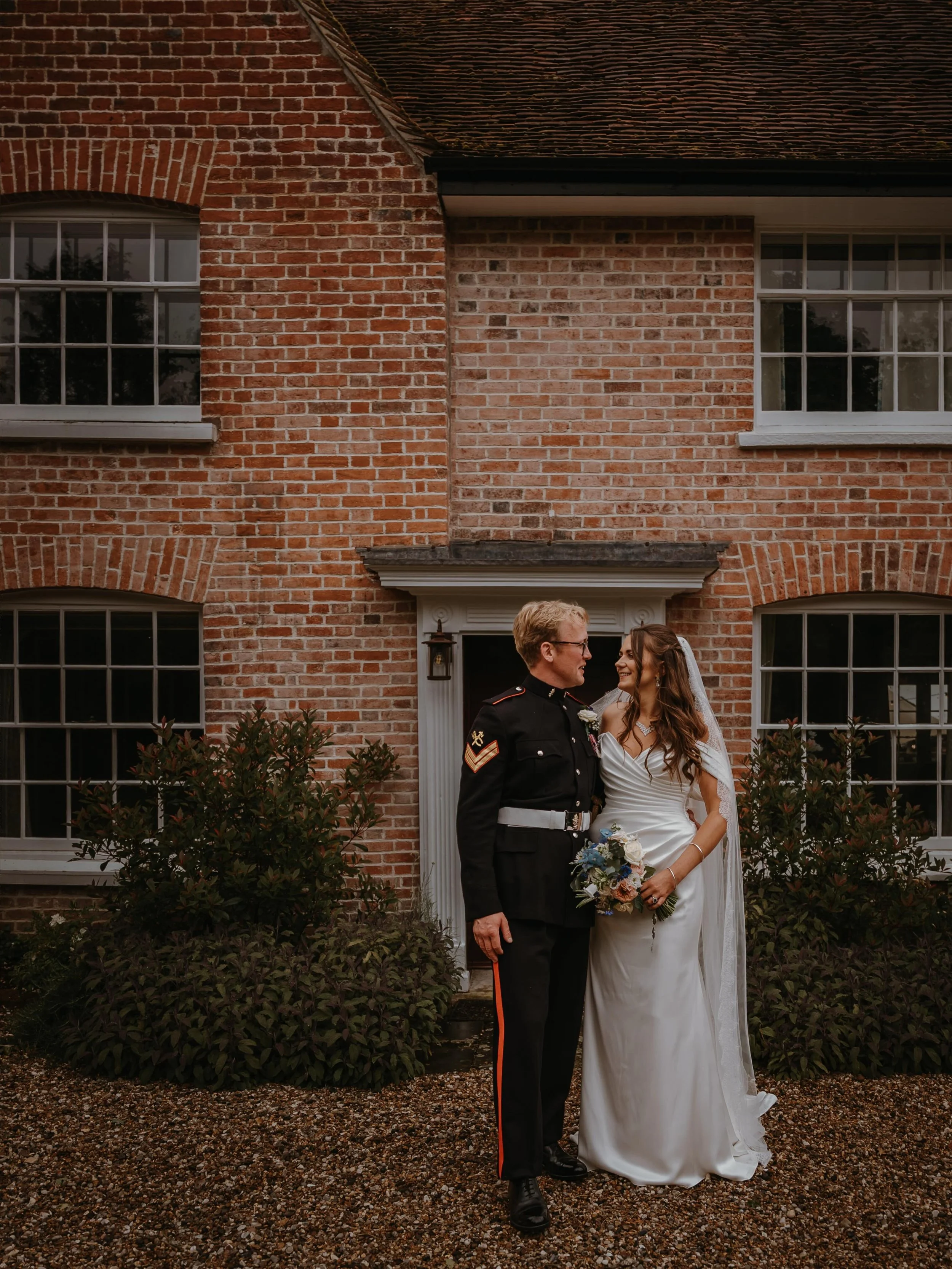 ⚡️ // BETH ✖️ DAN // ⚡️

Just look at this day😍 No amount of rain was getting between these guys and an incredible celebration! 

PHOTOGRAPHER //. @fraserparryphotography 
CONTENT CREATOR //. @momentstomemoriescontent 
FLORIST //. @sweet.pea.studiog