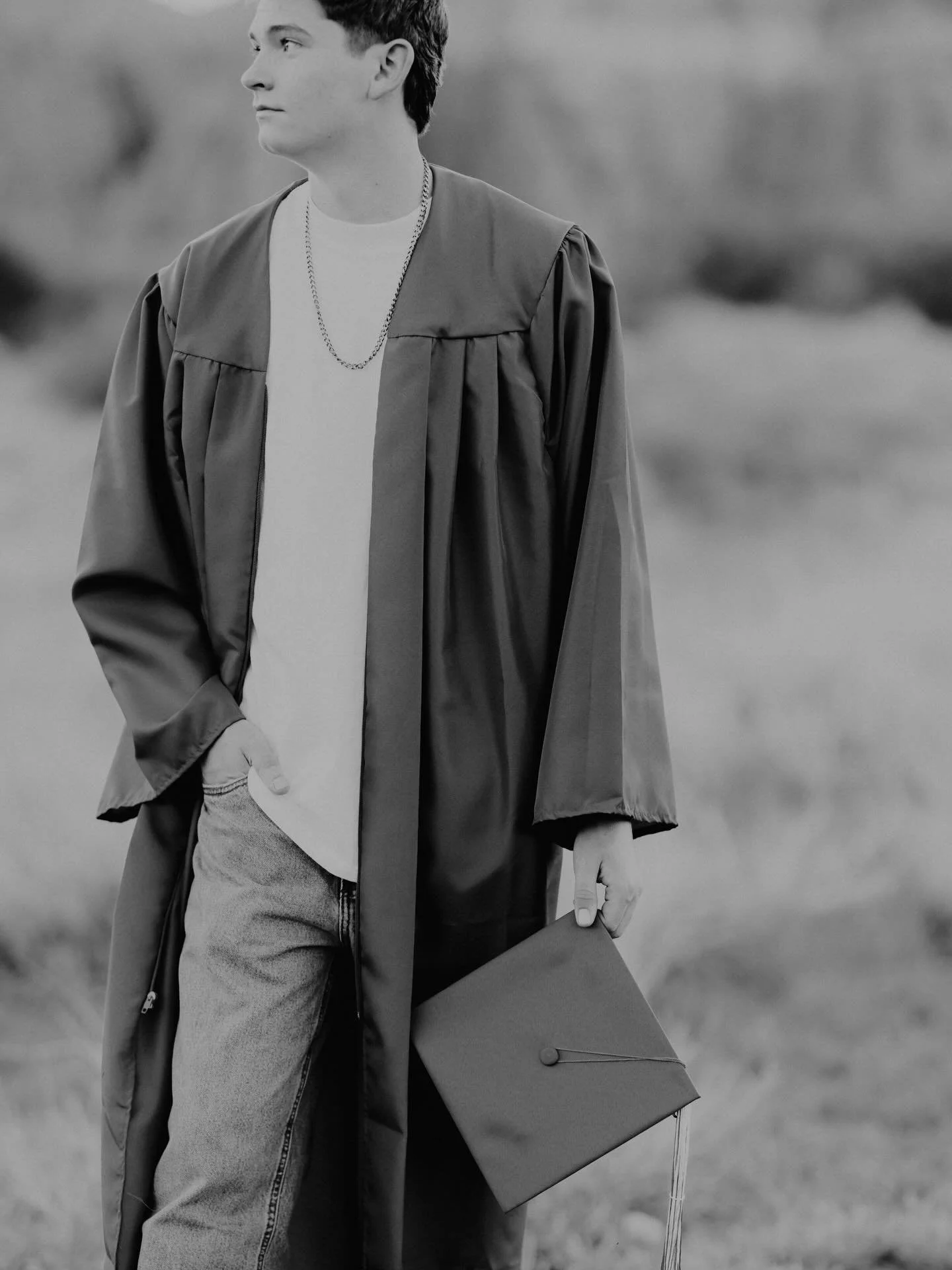 Gavin 🙌🏼🎓📸🔥☀️🏜️✨

#senior #seniorportraitphotographer #utah #utahphotographer #utahseniorphotographer