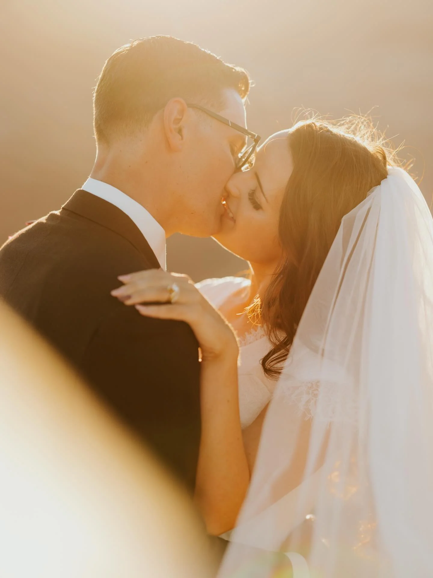 Sun-drenched photos😍☀️🏜️ This last wedding weekend was so much fun with Nathan + Tylee! More pics to come💒💍📸✨🎉❤️ One day I&rsquo;ll get caught up with posting😂🫣

#bridals #utahbride #utahweddingphotographer #utahphotographer #utahweddings