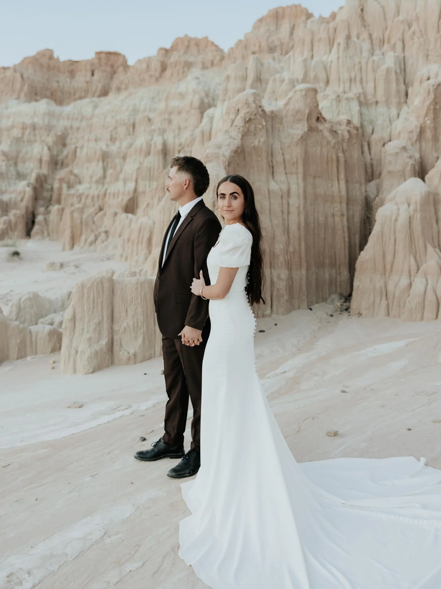 Highly recommend a solid road trip for your session😍✨💍📸🏜️🎉 Can&rsquo;t wait to celebrate with these two next week! 

#utahbride #utahphotographer #utahweddingphotographer #utahweddings #roadtrip