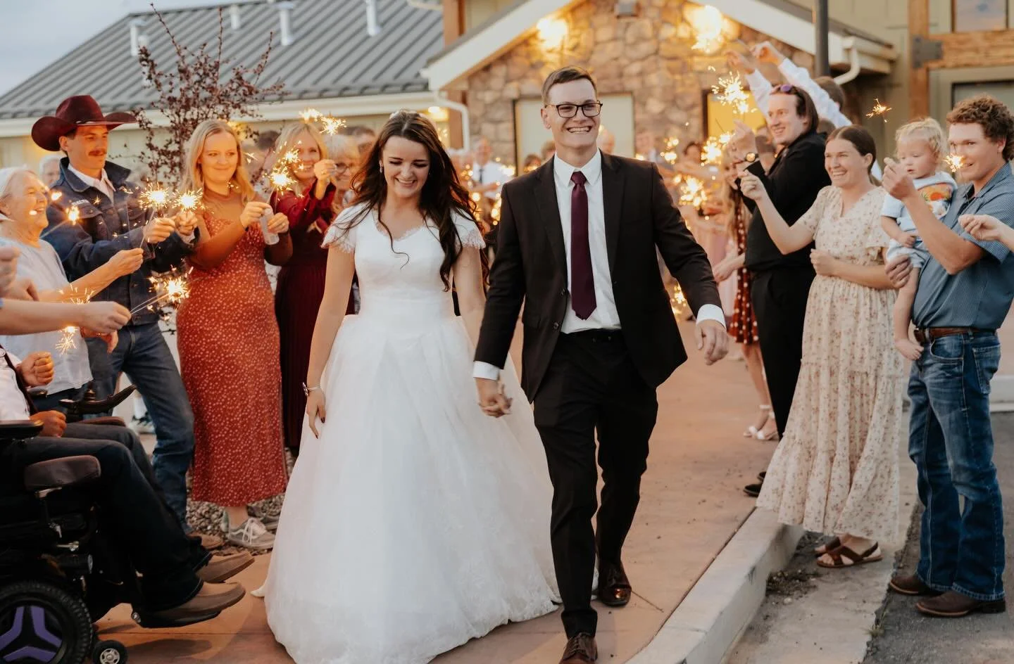Williams wedding sneak peek! Love me a good sparkler exit😍✨💍💒

#utahweddingphotographer #utahphotographer #utahweddingphotography #sparkler #wedding
