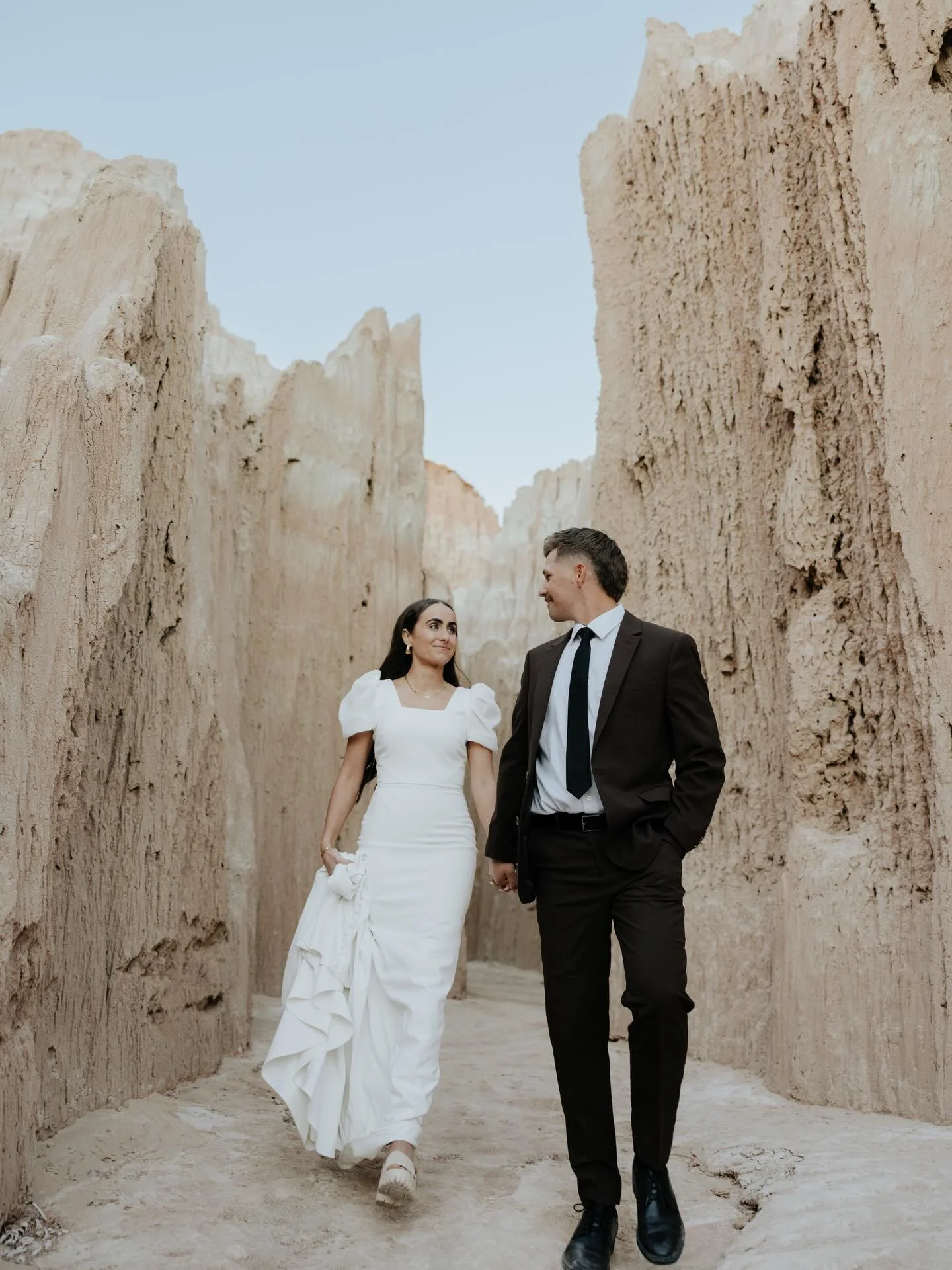 Happy wedding day to these two! Can&rsquo;t wait to celebrate with you!🎉✨📸💍💒🤘🏼 

#weddingday #utahphotographer #utahweddingphotographer #utahbride
