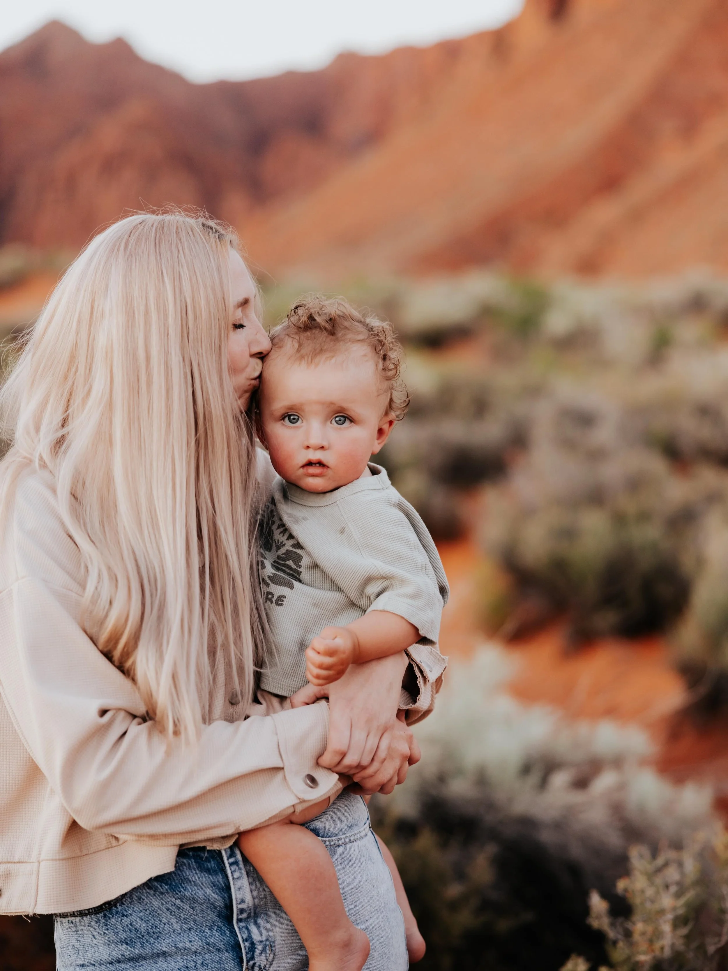 Pt. 2 for the Peart Family☀️🏜️ 

#utahphotographer #utahfamilyphotographer #familyphotoshoot #familyphotos #familyphotographer