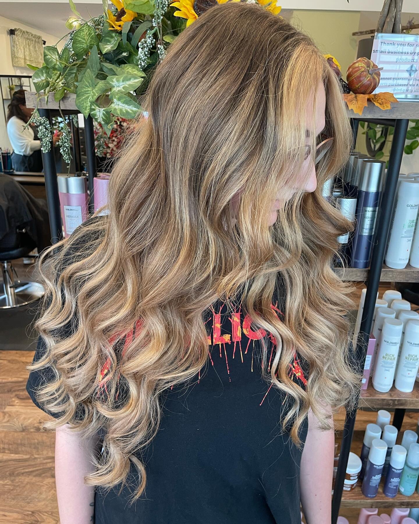 Gorgeous balayage by Alyssa Swope 
@witchy.hairdoctor 

Call us at 856.624.9140 to book your appointment. 

#goldwell #goldwellcolor #goldwellapprovedus #goldwellcolorance #goldwellpurepigments #goldwelltopchic #goldwellsalon #njsalon #njstylist #beh