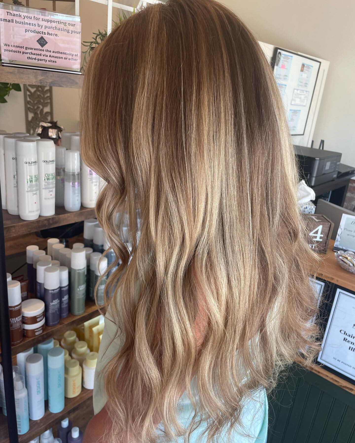 Soft airbrushed blonde by Rachelle Hearst 

Call us at 856.624.9140 to book your appointment. 

#goldwell #goldwellcolor #goldwellapprovedus #goldwellcolorance #goldwellpurepigments #goldwelltopchic #goldwellsalon #njsalon #njstylist #behindthechair 
