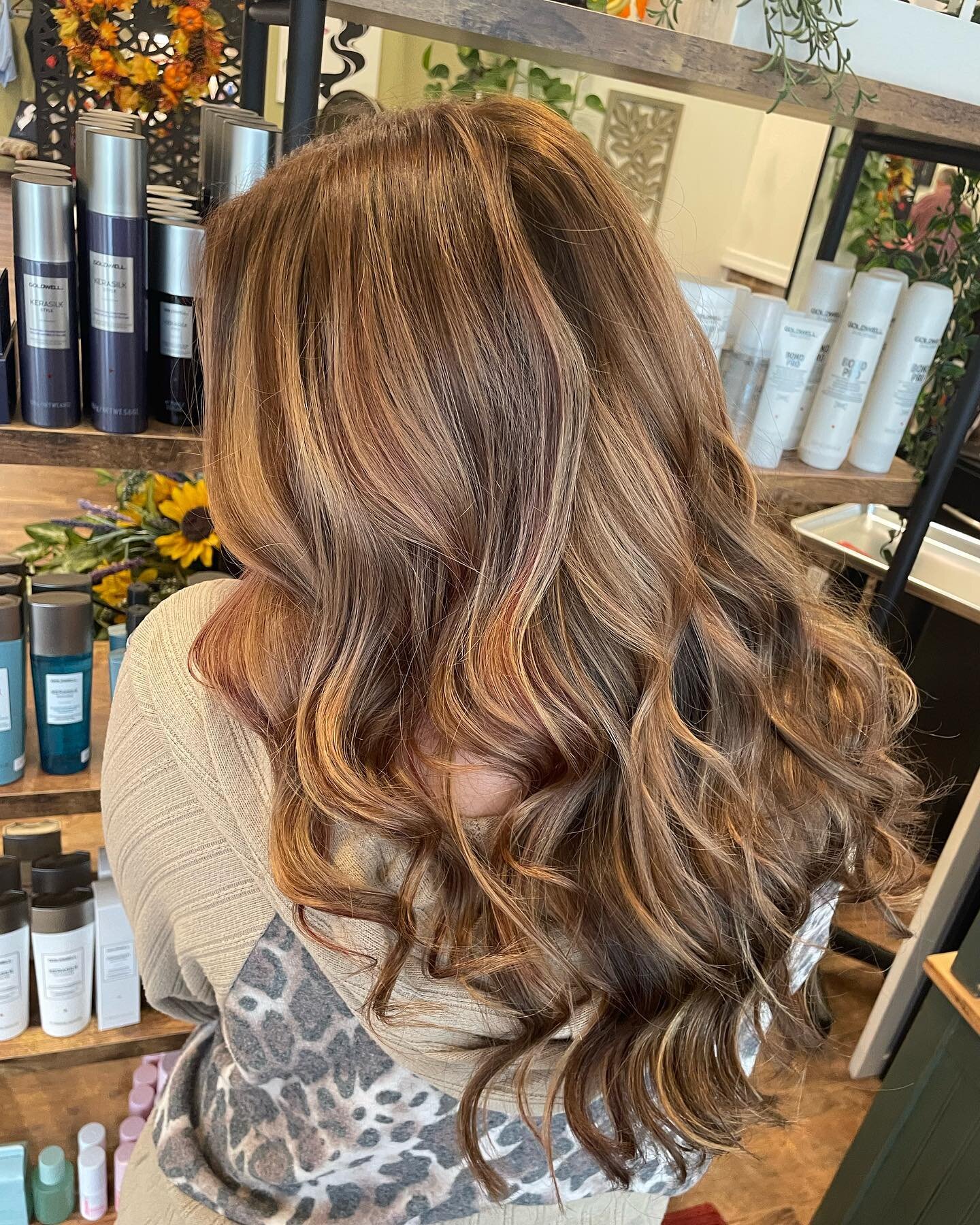 Fall blondes are the best 😍🍁✨
Hair by Alyssa Swope 
@witchy.hairdoctor 

Call Salon Sage at 856.624.9140

#goldwell #goldwellcolor #goldwellapprovedus #goldwellcolorance #goldwellpurepigments #goldwelltopchic #goldwellsalon #njsalon #njstylist #beh