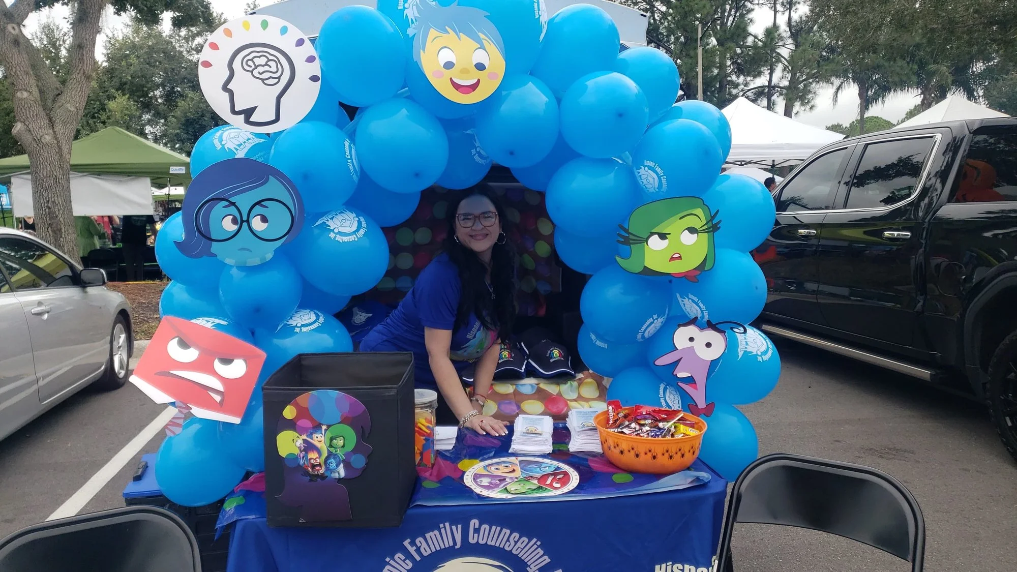 Hispanic Family Counseling Inc. participó en el tradicional Festival de Otoño de Hunter's Creek, un evento familiar lleno de diversión y espíritu comunitario. Margarita Pérez, coordinadora del Departamento de Evaluación Psicológica, nos representó en el evento (octubre de 2025).