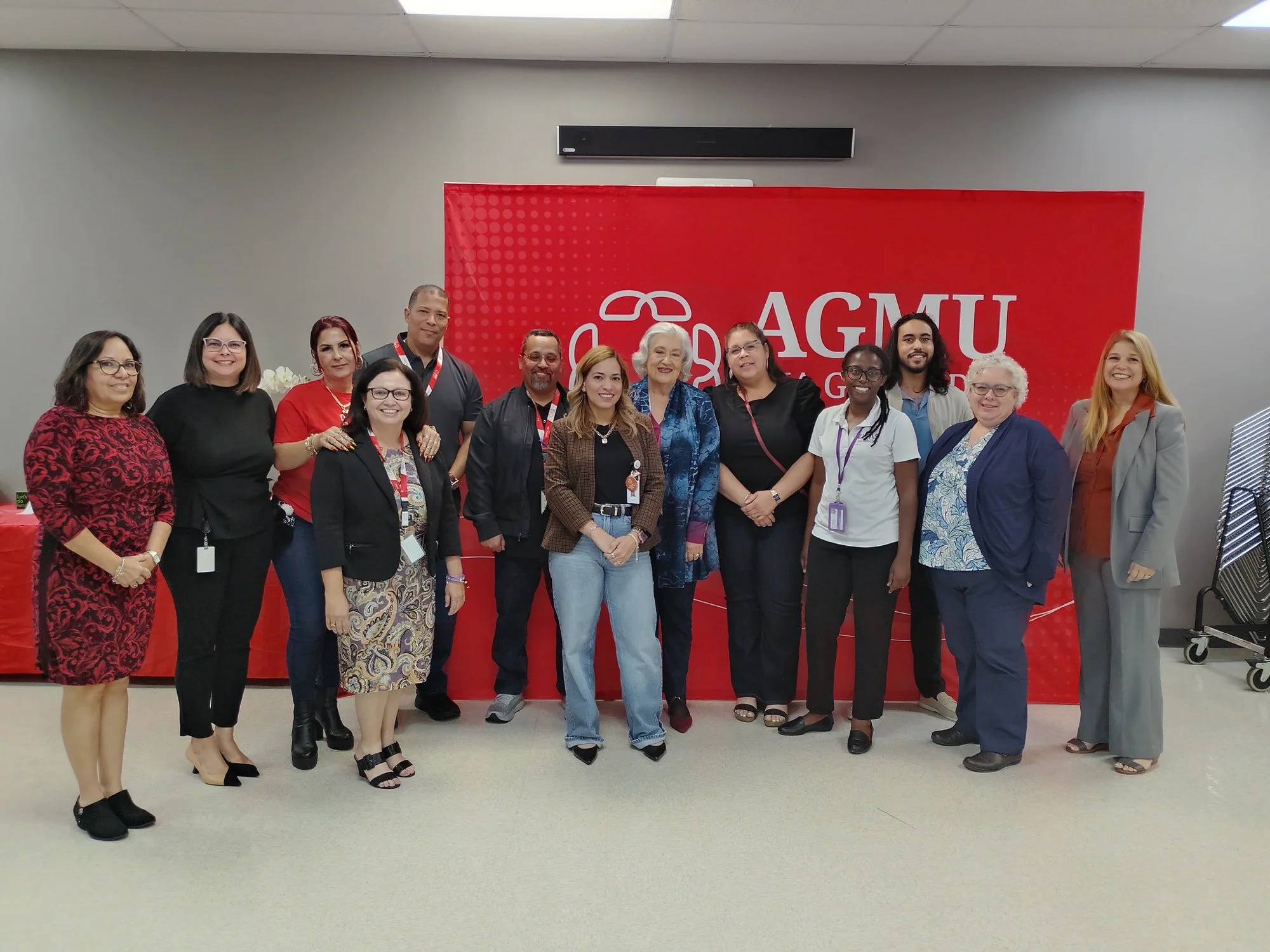 Nuestra fundadora y presidenta, Denisse Centeno-Lamas, tuvo el honor de presentar en la Reunión de Supervisores de Campo de la Universidad Ana G. Méndez el tema «Liderar, orientar, empoderar: cultivando futuros líderes del trabajo social» (noviembre de 2025).