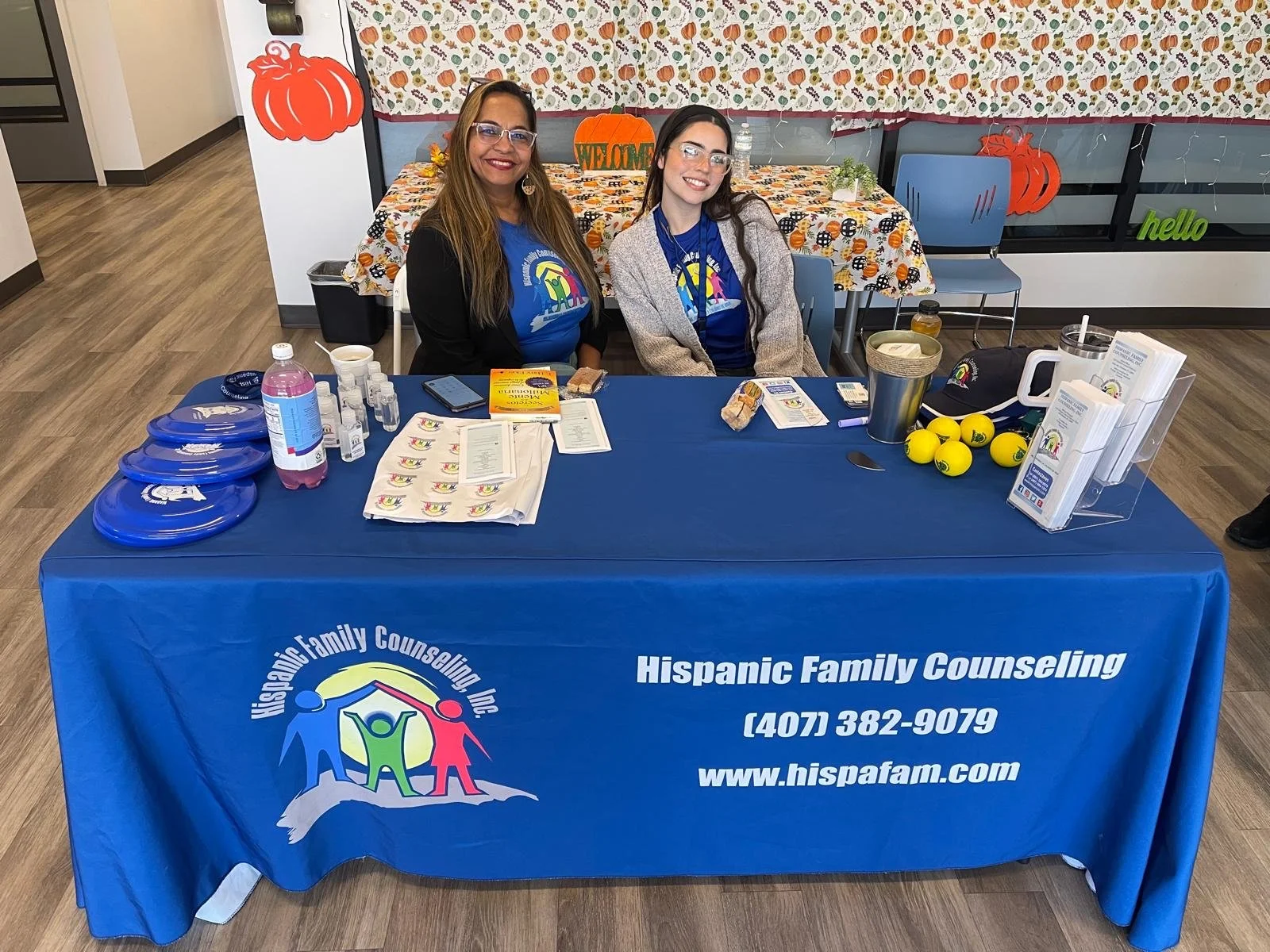 Our interns, Tatiana Rivera and Miryeth Rico, joined the Senior Export Event at IMA Medical Group, providing guidance and sharing valuable information to support the well-being of our seniors (September 2025).