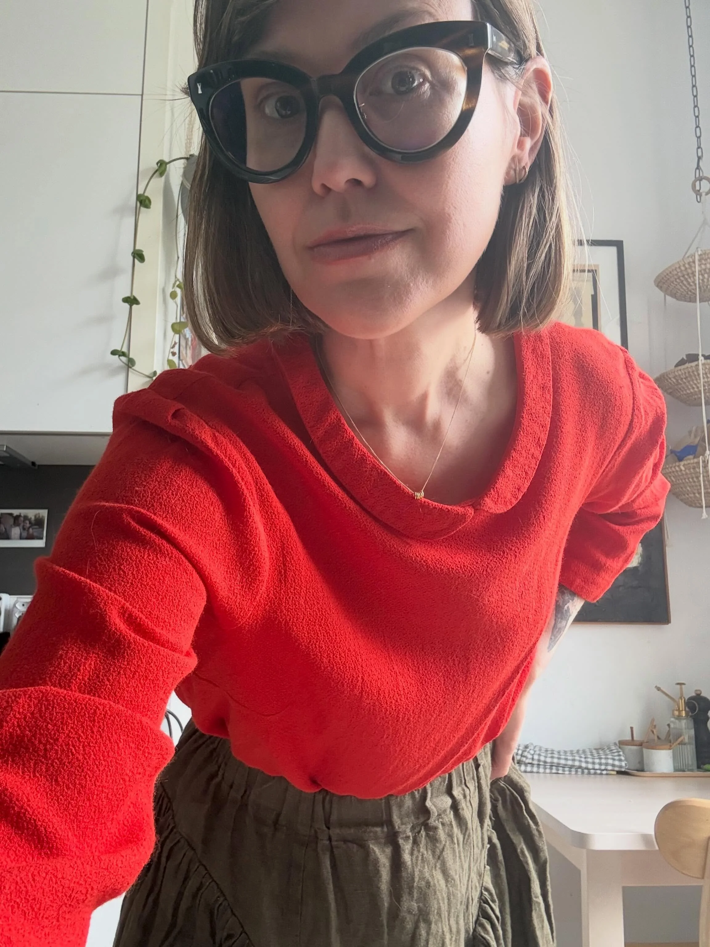 Badly executed selfies for the #maythefourthbewithyou⚔️ edition of #memademay2026 

#henriettaskirt by @spaghetti_western_sewing in linen from @merchantandmills.
Top is second-hand @toast via their brilliant #toastexchange program: take any toast gar
