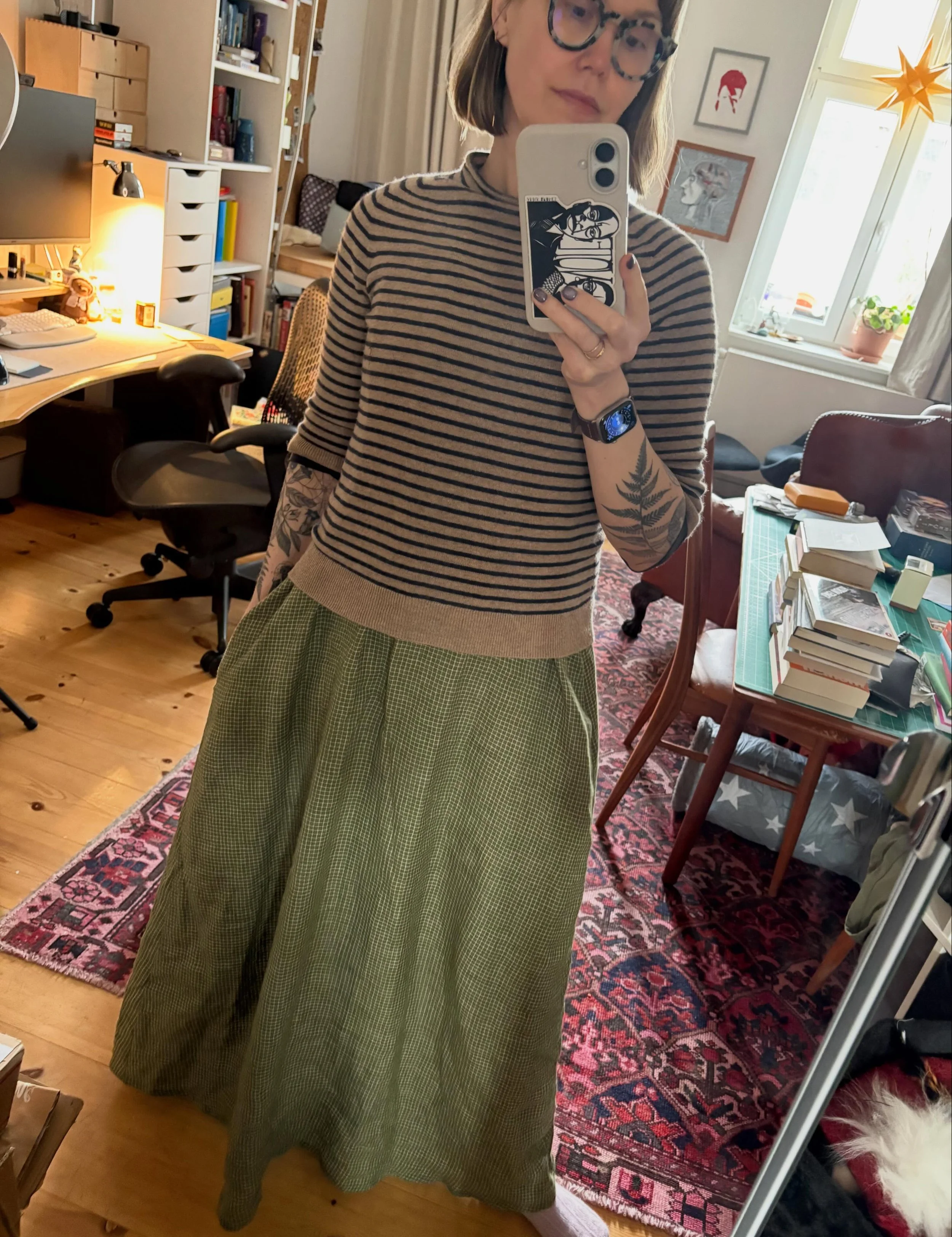 Day 12: A quick solution to in-between weather: Very long #kiomidress from #lottejansdotter in linen from, say it with me @merchantandmills topped with a rtw sweater and wool base layer underneath and I was happy and cozy all day, even through a thun