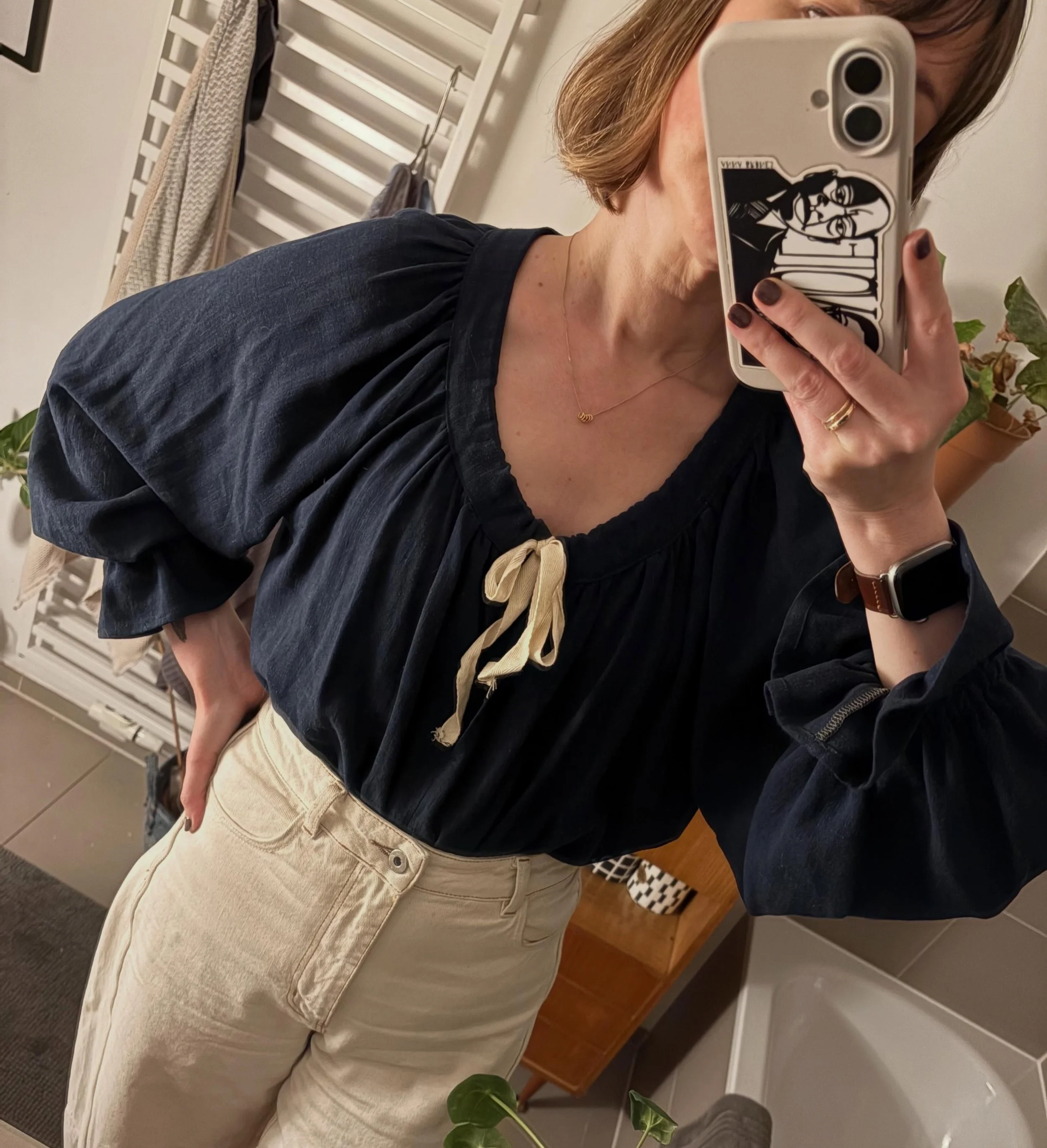 Bad selfie day 19: Blouse is @soften_studio #rueblouse in the most lush fabric I got as a remnant from either @1000stoff or @metermeterdk and wish I could have 10 meters more of. 

Blouse cord was the tie around our new towels. Jeans RTW.

#memademay