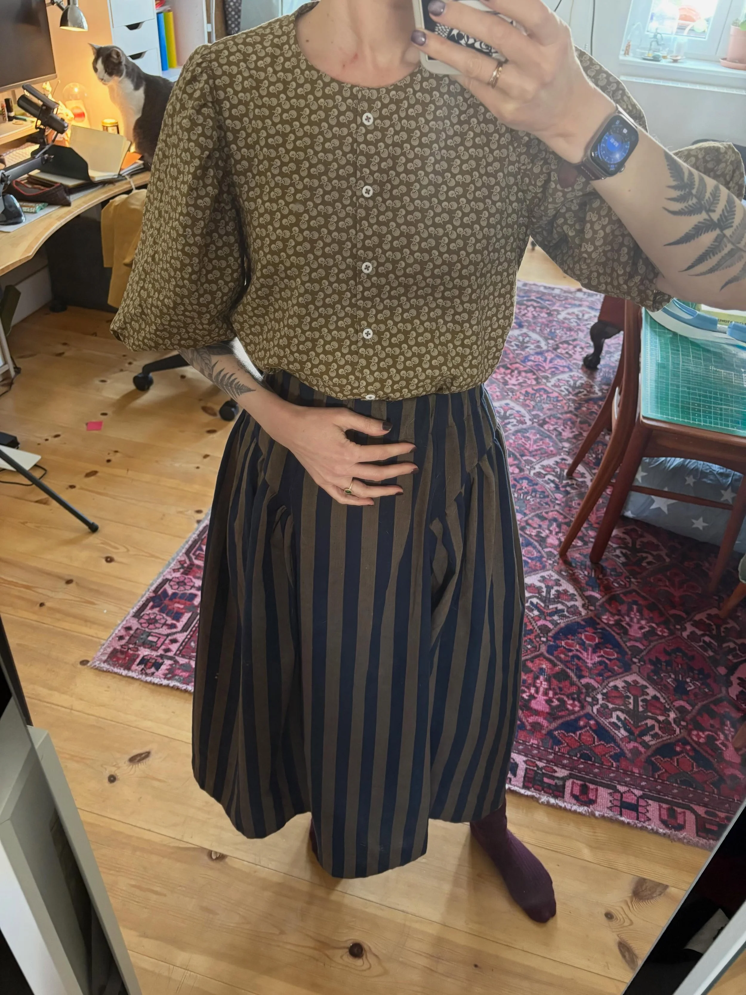 As we head into the final weekend of #memademay2026, I have a couple new bad selfies. The past week has been full of repeats: my Modern Sewing Celia dress got another outing and I&rsquo;ve worn this #swshenrietta several times, but finally paired it 