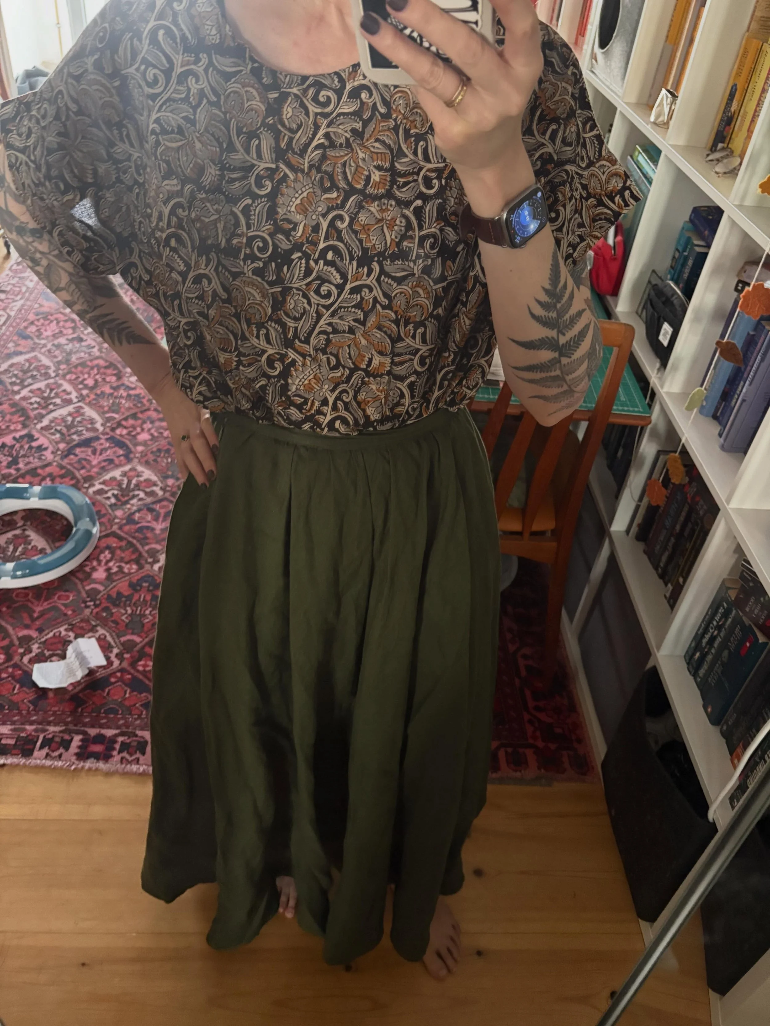 Final bad selfie for #memademay2026. Another #esgeorgiadress worn as a top with a skirt I got from a lovely seller on Etsy and altered. Trousers and skirts with elastic waists that don&rsquo;t sit right are one of the easiest fit problems to resolve 