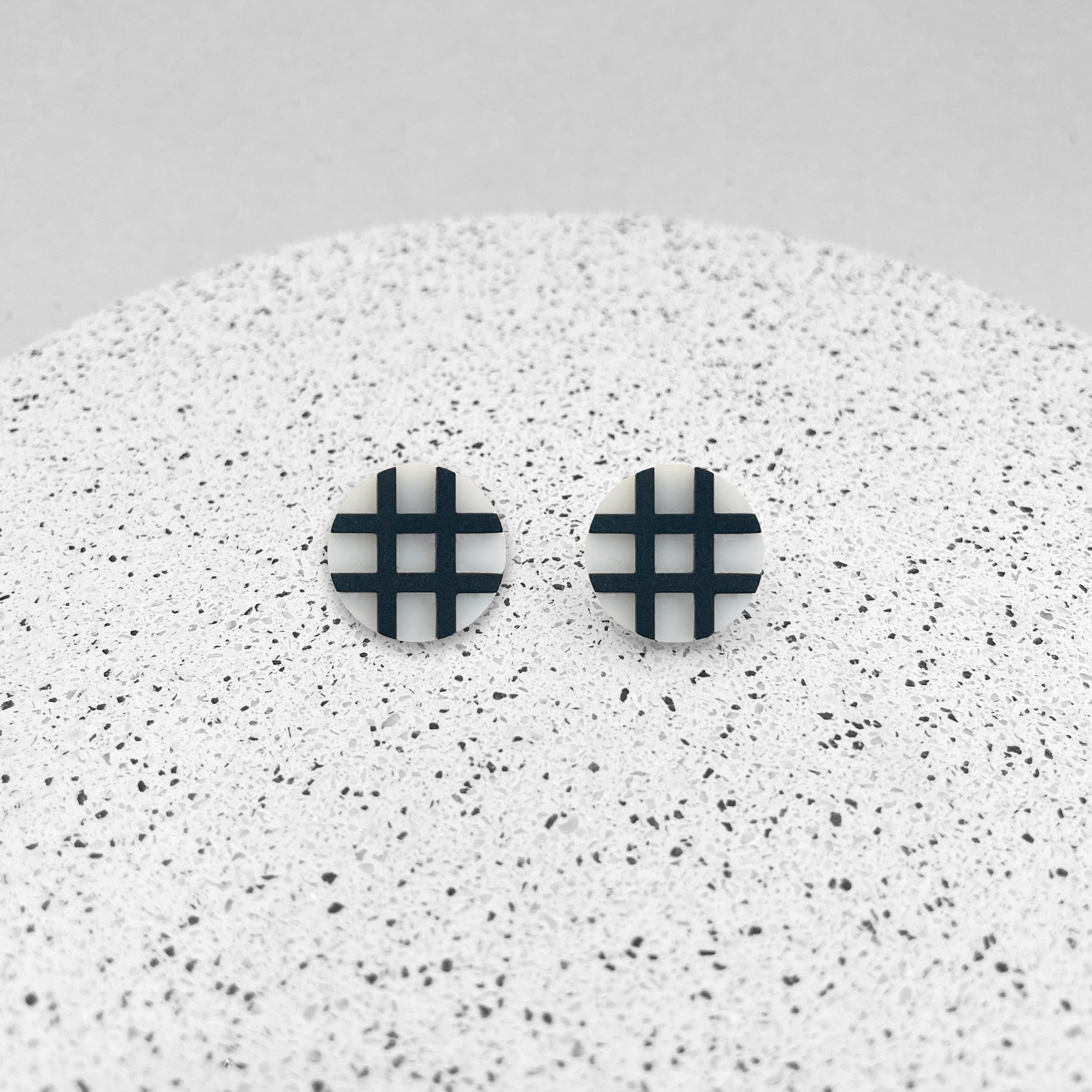 CheckStud-whiteblack.jpg