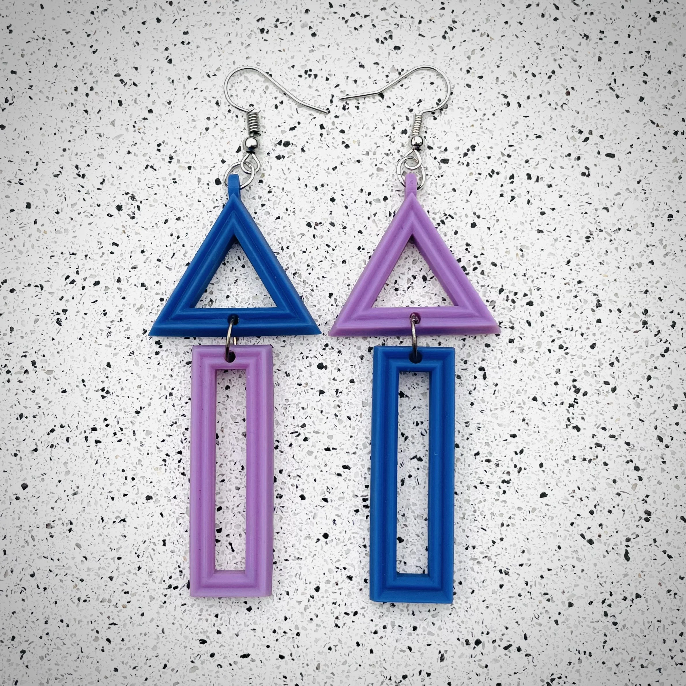 Mismatch Triangle Hooks