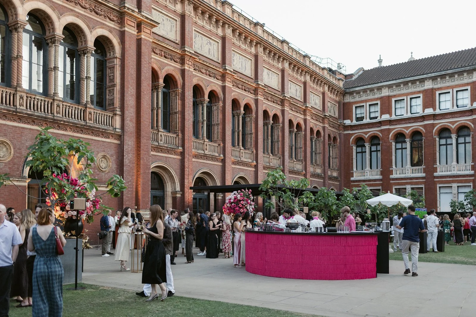 V&A_Summer_Soiree_2026_Philippa_Sian_Photography-499.jpg