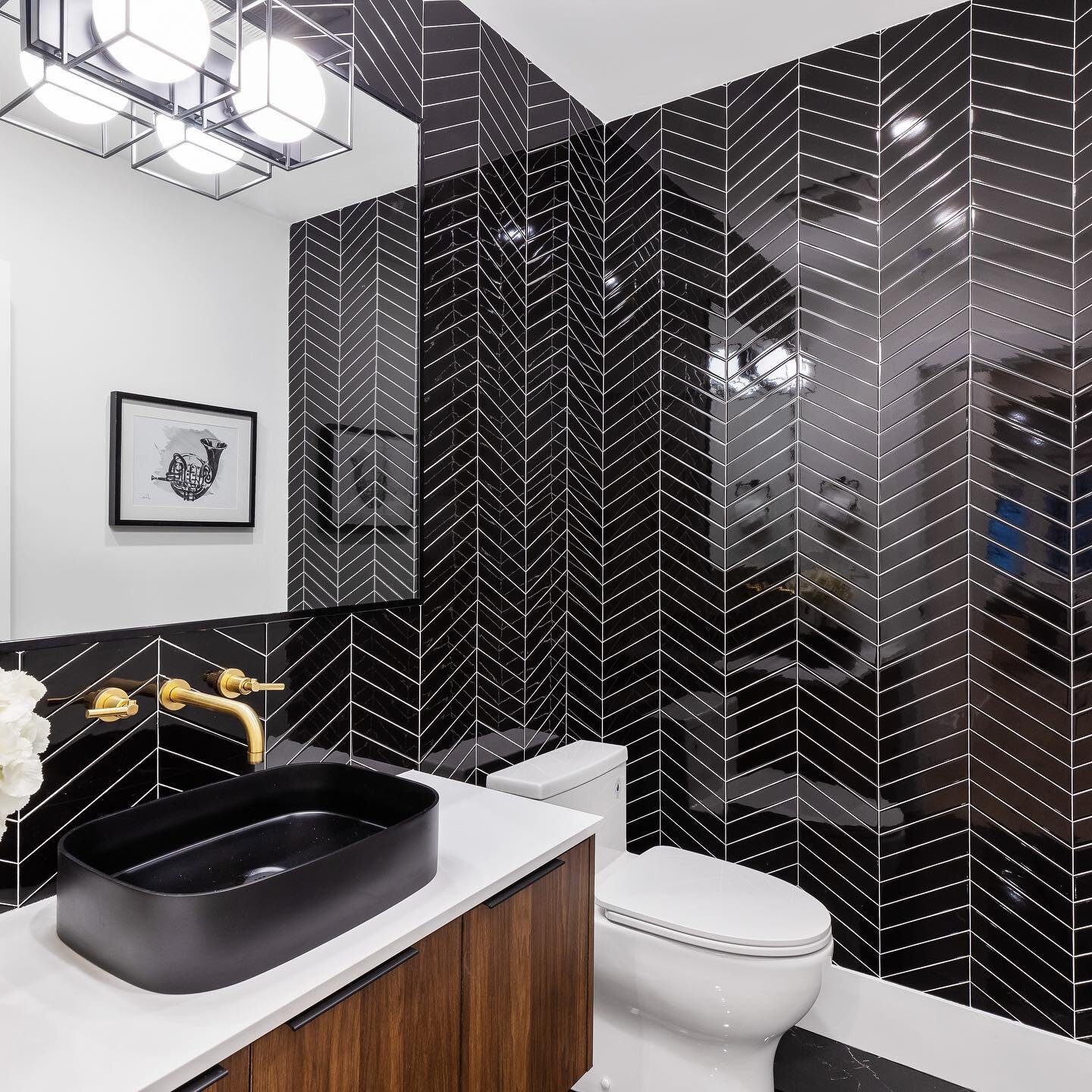 Powder room POW! Our client wanted something that stood out...this is what we delivered!

#interiordesigner #interiordesigner #vancouver #vancouverinteriordesign #vancouverinteriordesigner #backsplashtile #accenttile #bathroomdesign #powderroomdesign