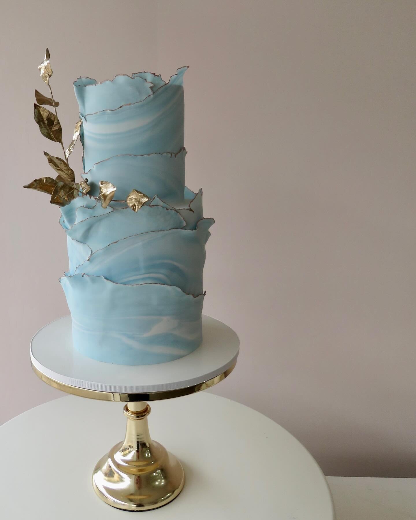 Three of my cakes are featured on @polkadotwedding &ldquo;something blue&rdquo; gallery
Head to their page for a link to the full gallery 
.
#sydneyweddingcakes