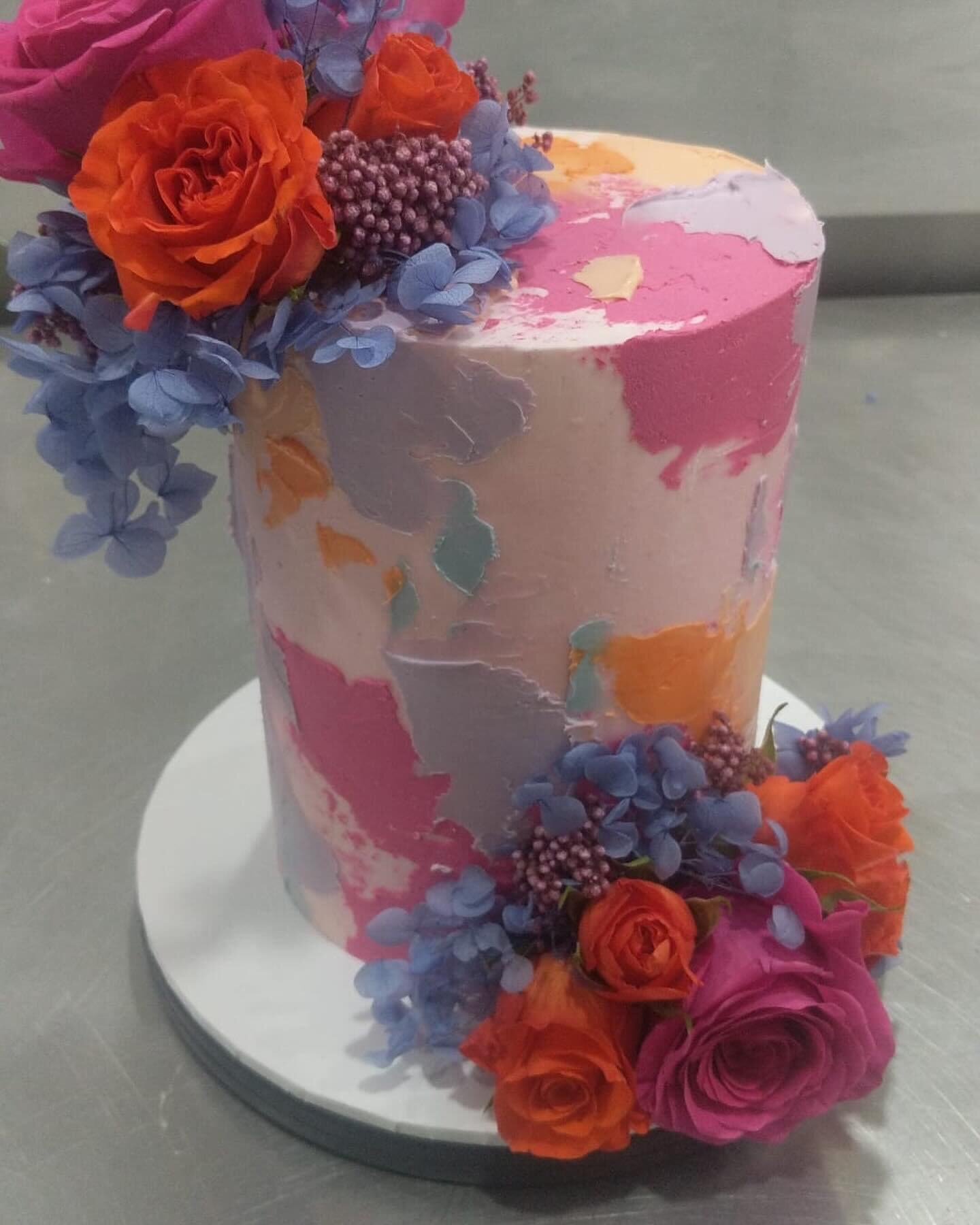 Sunset cake or vintage piped, which would you choose?