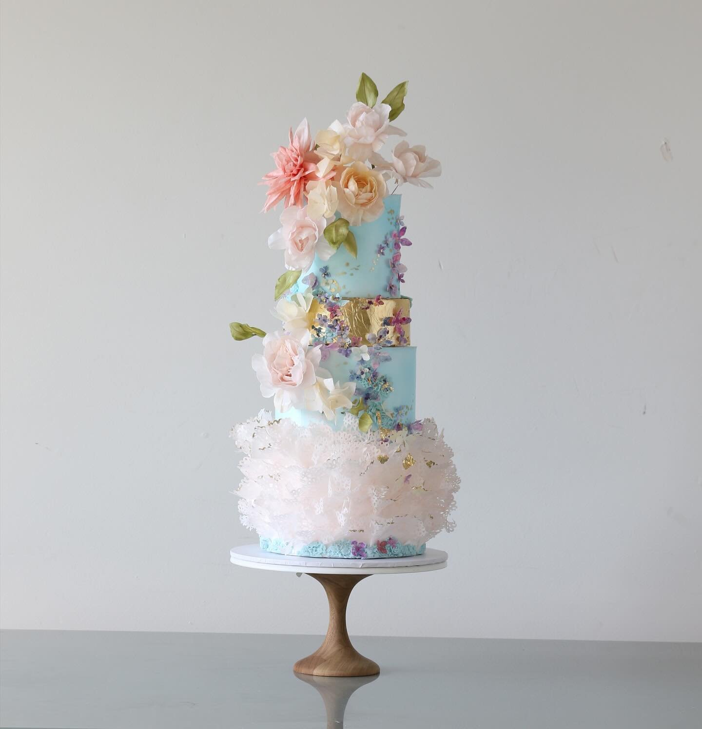 I made this pretty wafer cake in a class with the talented @petitepivoine_cakes and hosted by lovely @zoeclarkcakes , looking forward to using some of these techniques on my own designs