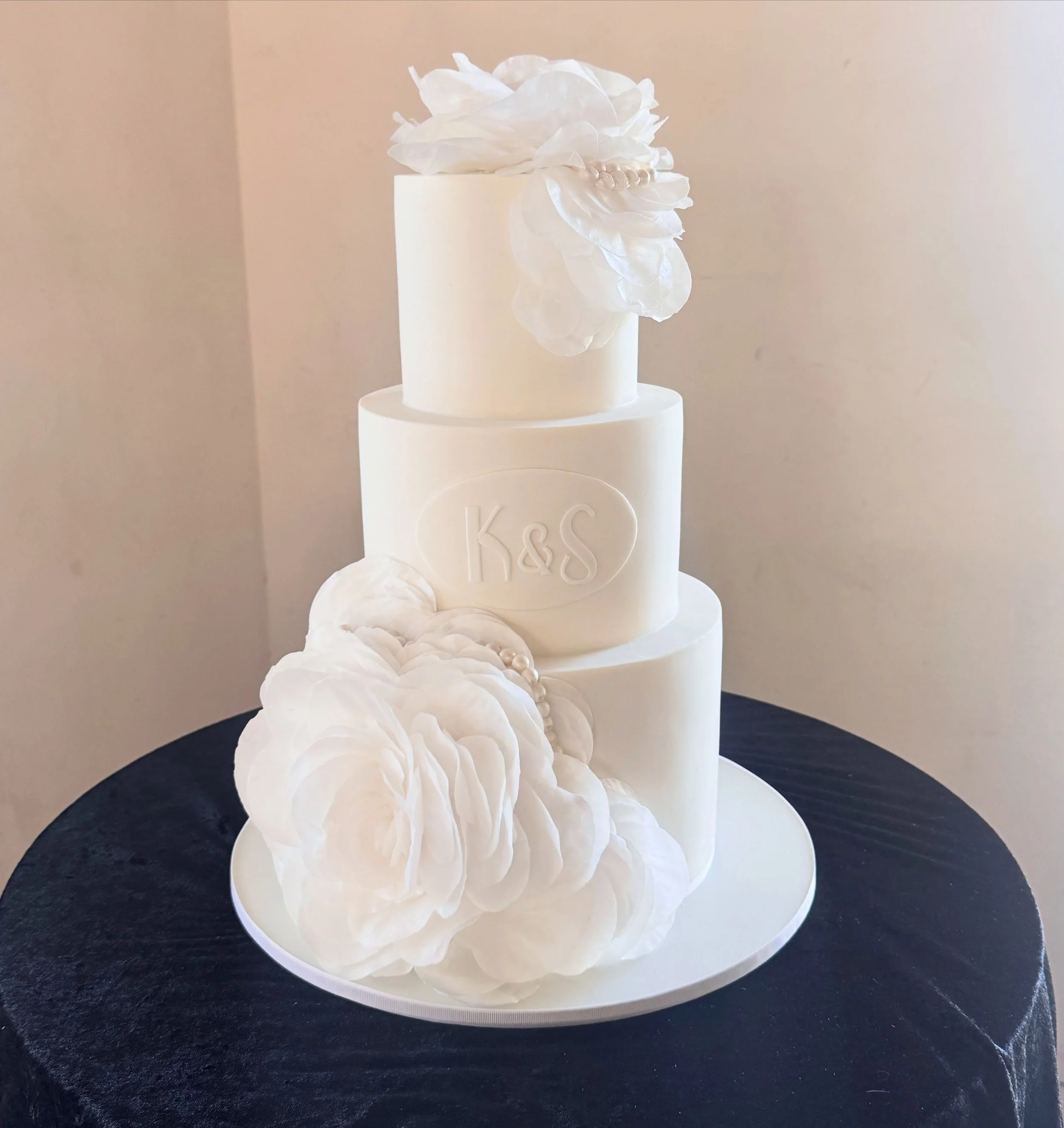 Voluminous texture against crisp white tiers
What a stunning setting at @thecovejervisbay 
Congratulations K&amp;S ✨