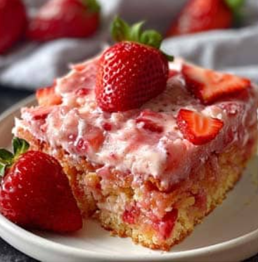 Strawberry Butter Cake, Strawberry cake, Strawberry Gooeycake