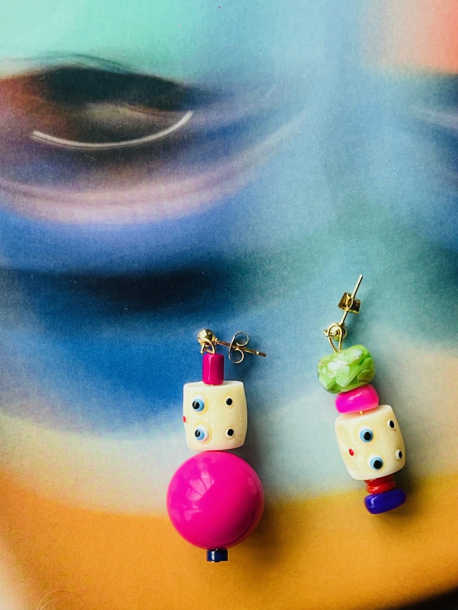 White faces earrings