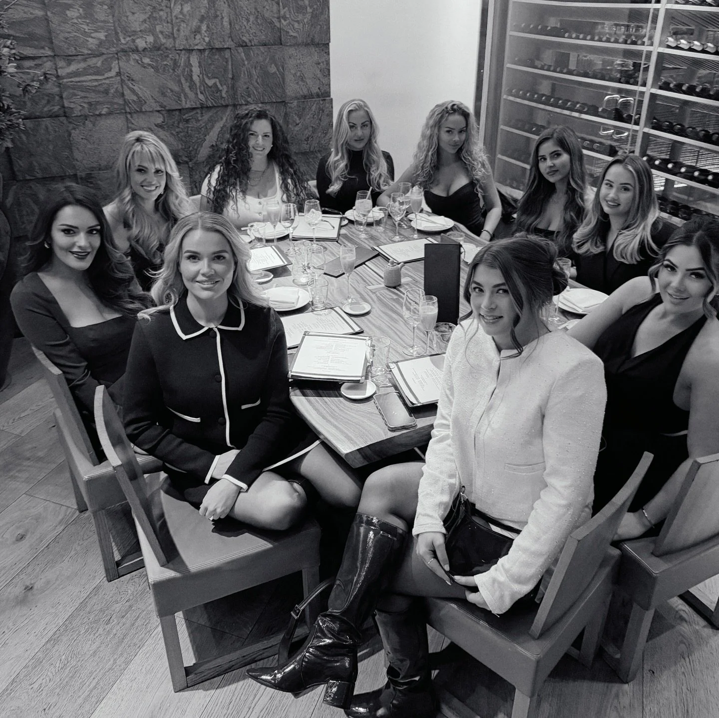 Christmas brunch with the best team we could ever ask for 🫶🏼🎄
(just missing a few important faces @haylo_hair_ @hairbyemilyborras @hairbyellarose @aesthetics_by_b_ @martinachristine_beautystudio)