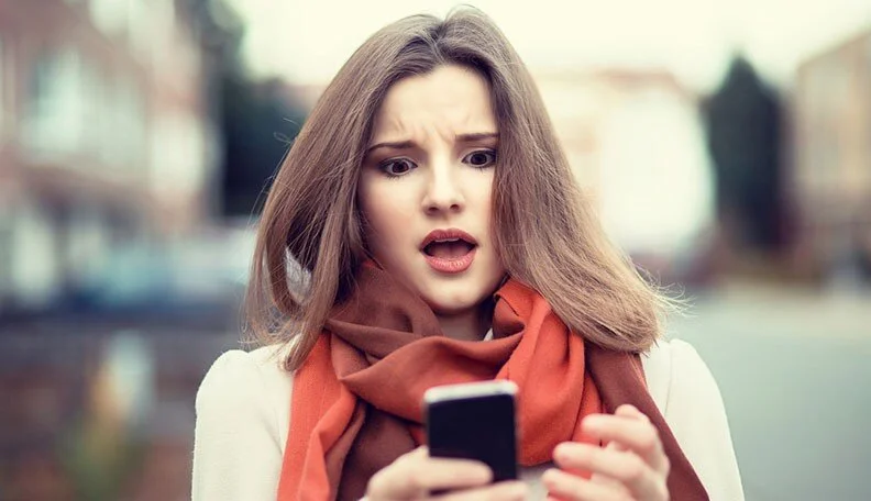 Friend Who ❤️’s Every Text Reacts With Just 👍 In Desperate Cry For Help