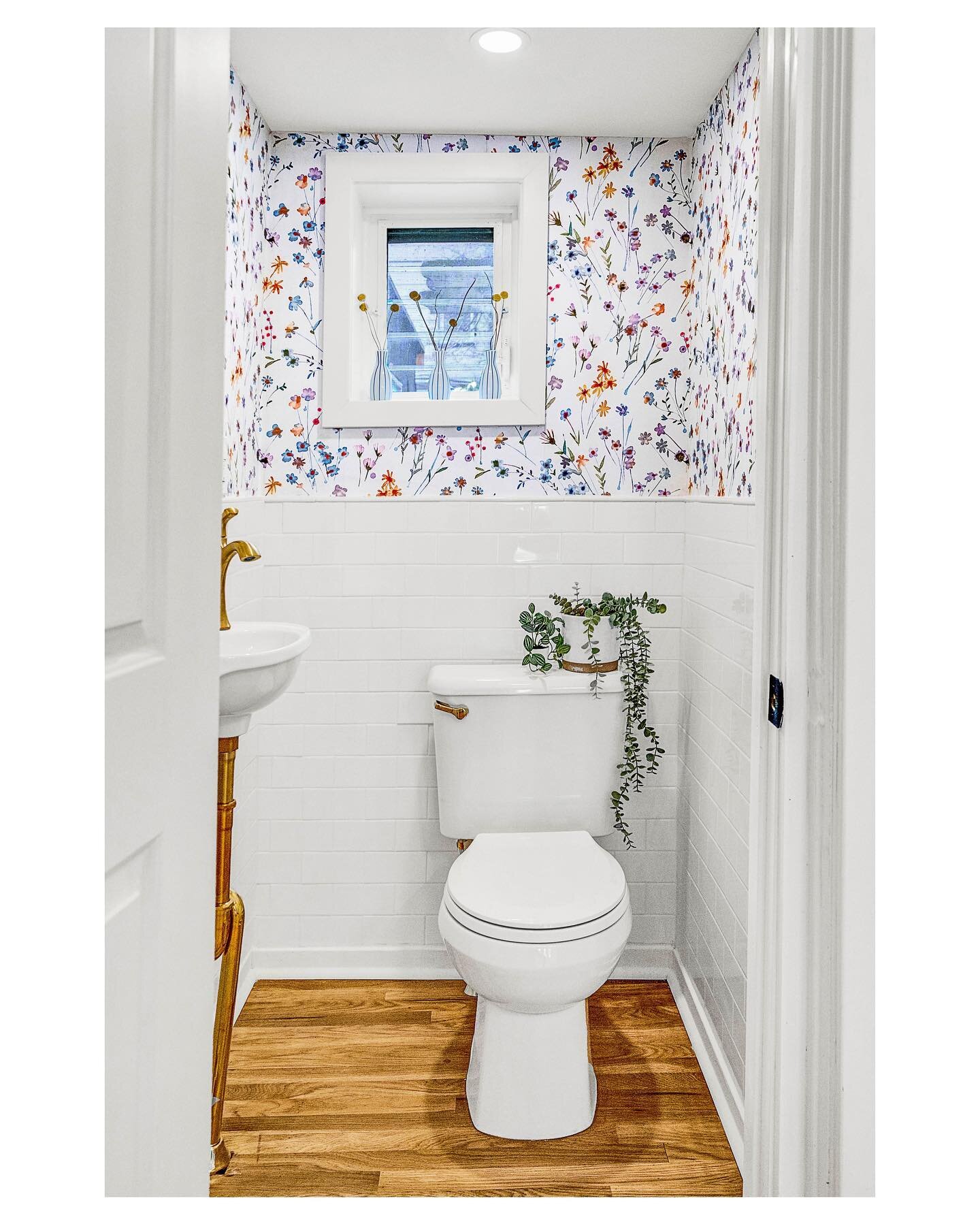 Another sweet, little (and we do mean little!) bathroom finished in Philly. 🌸🌷🌹🌺💐🥀

Swipe for before 🫣

&bull;
&bull;
&bull;
&bull;

#beautifulbathrooms
#realestate #bathroomdecor #germantownpa #cazco #cazcodesign
#mtairy #southphilly #chestnu