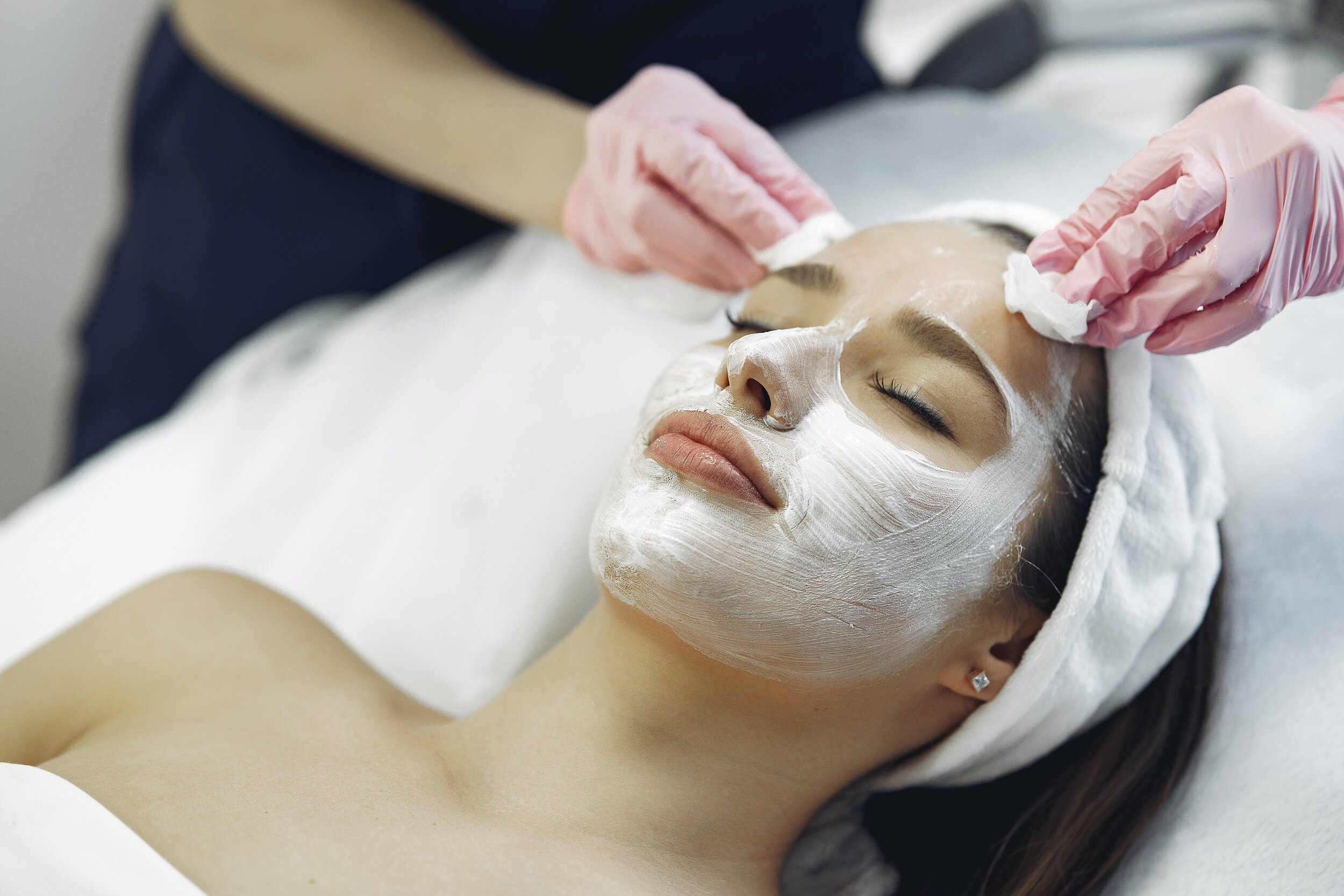 DERMAPLANING &amp; FACIALS