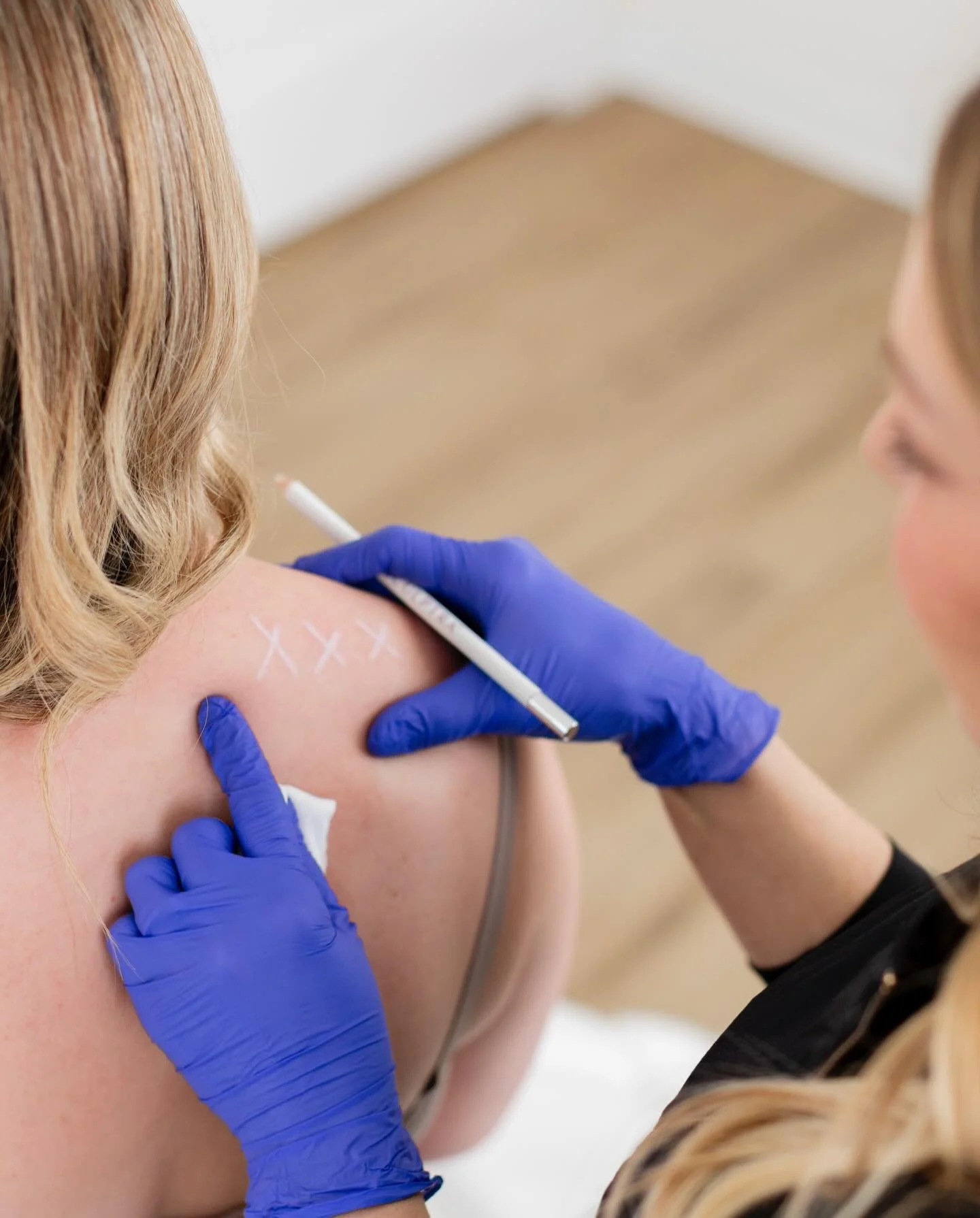 💉 Get Pain Relief with TrapTox: Therapeutic &amp; Contouring Benefits 💉

Botox injections in the trapezius muscle help patients manage:
✔️ Chronic neck and shoulder tension
✔️ Muscle tightness and spasm
✔️ Tension-related headaches

In addition to 