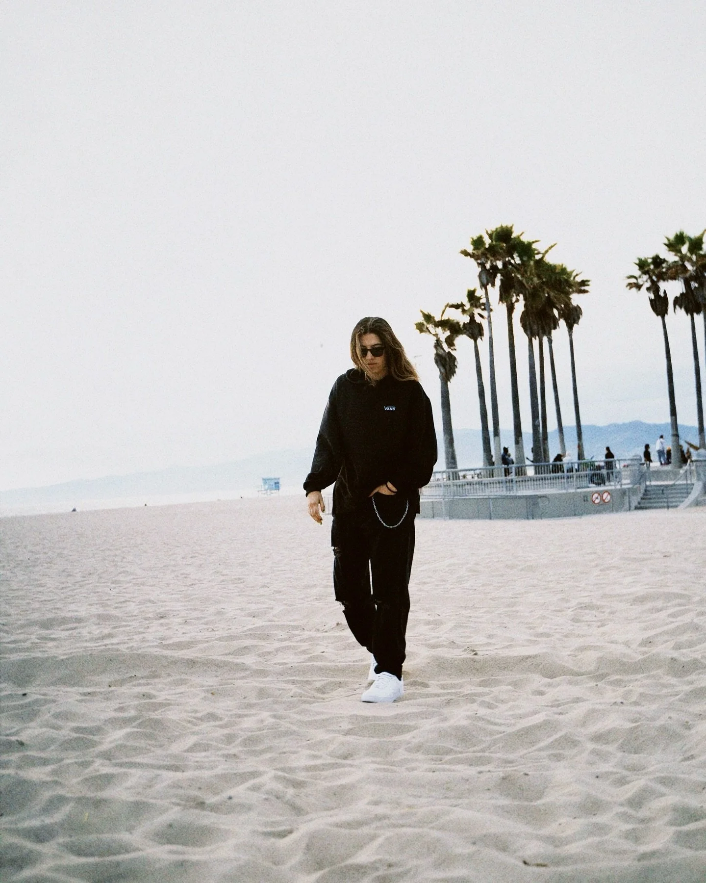 LA FRIENDS! I haven&rsquo;t played a set on the beach in years, but i&rsquo;m excited to bring it back with the homies &amp;  the team at @joinmidnightsociety on Sunday 9/21 🌴

Text BEACH to 833-251-3251 for the secret location ★ 

FREE admission