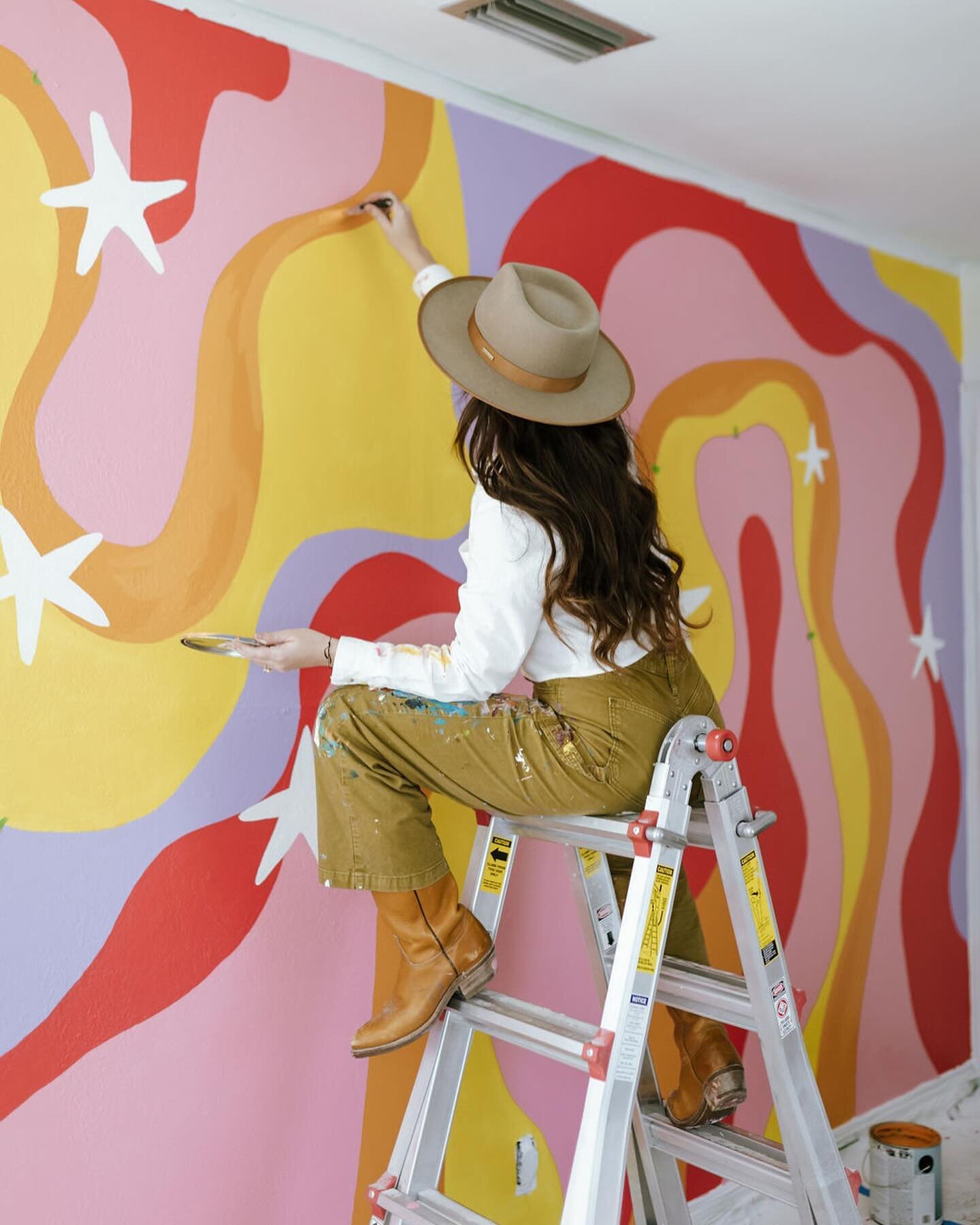 MURALS are the perfect way to bring your blank walls to LIFE 💕✨🎨

Why work with RL?

👋🏻We create with intention and strategic design that tells your unique story. 

👀Our murals are an amazing way to make your brand stand out, attract new clients