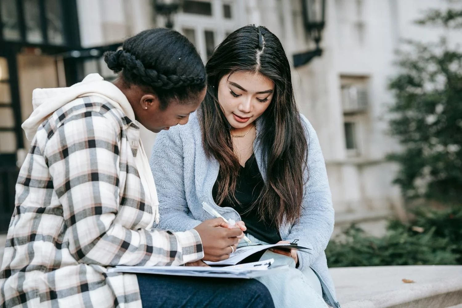 Tutor advising student on academic planning