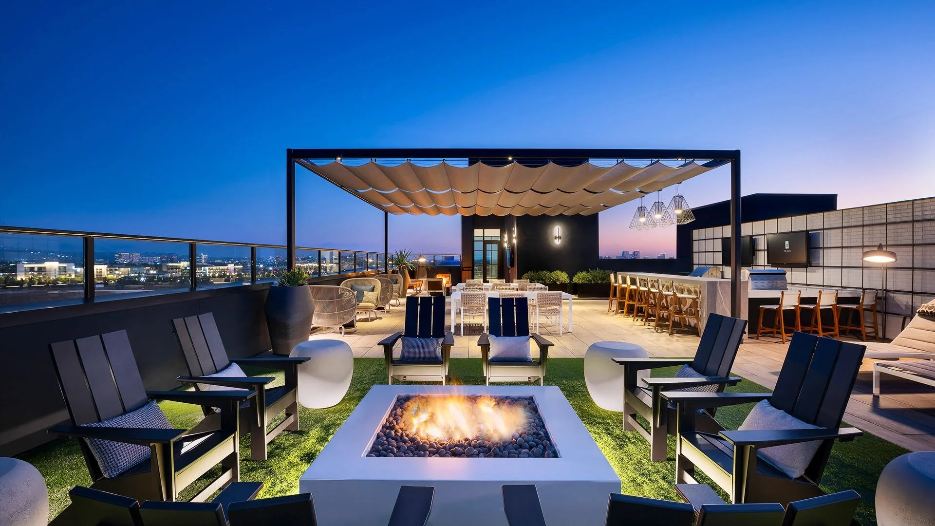 gallery_Rooftop-Lounge2-4aed6e3661bc1b06ab7beef9c8c4028a.jpg
